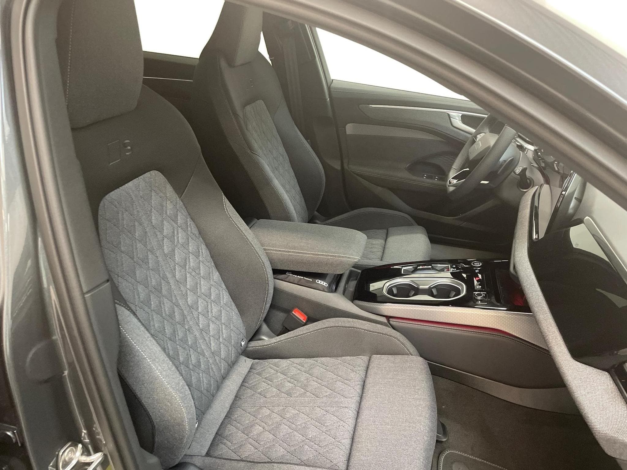 Audi A6 Avant S-Line 2.0 (2025) - Photo 19