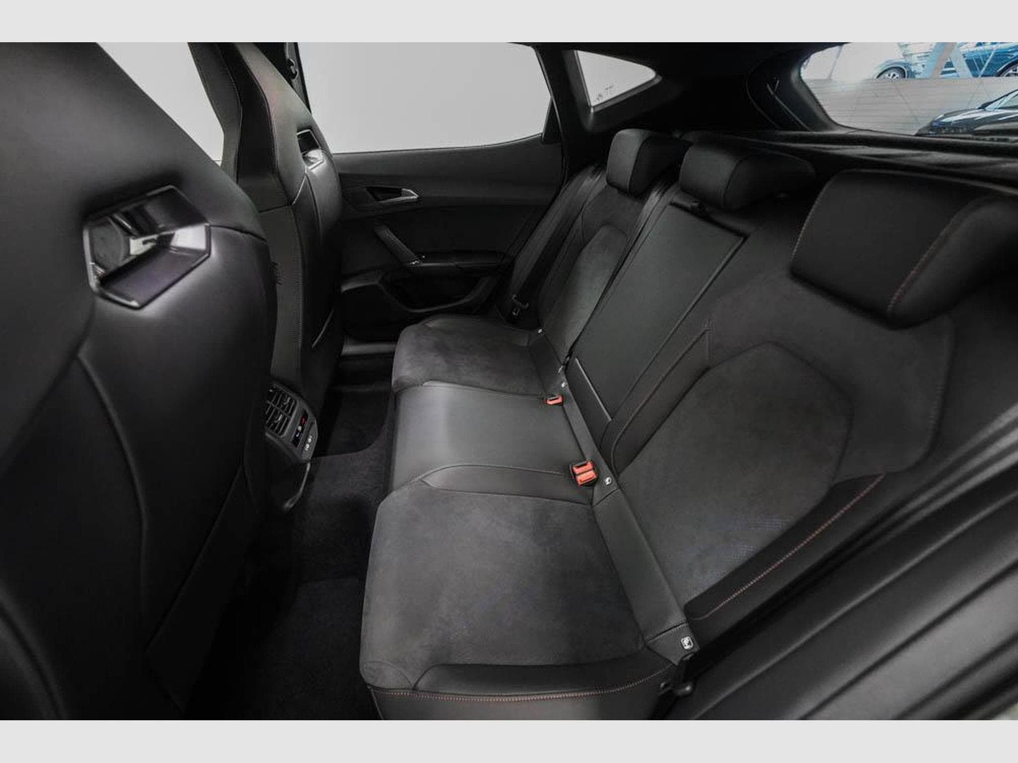 Cupra Formentor 2,0 TSI DSG (2025) - Photo 16