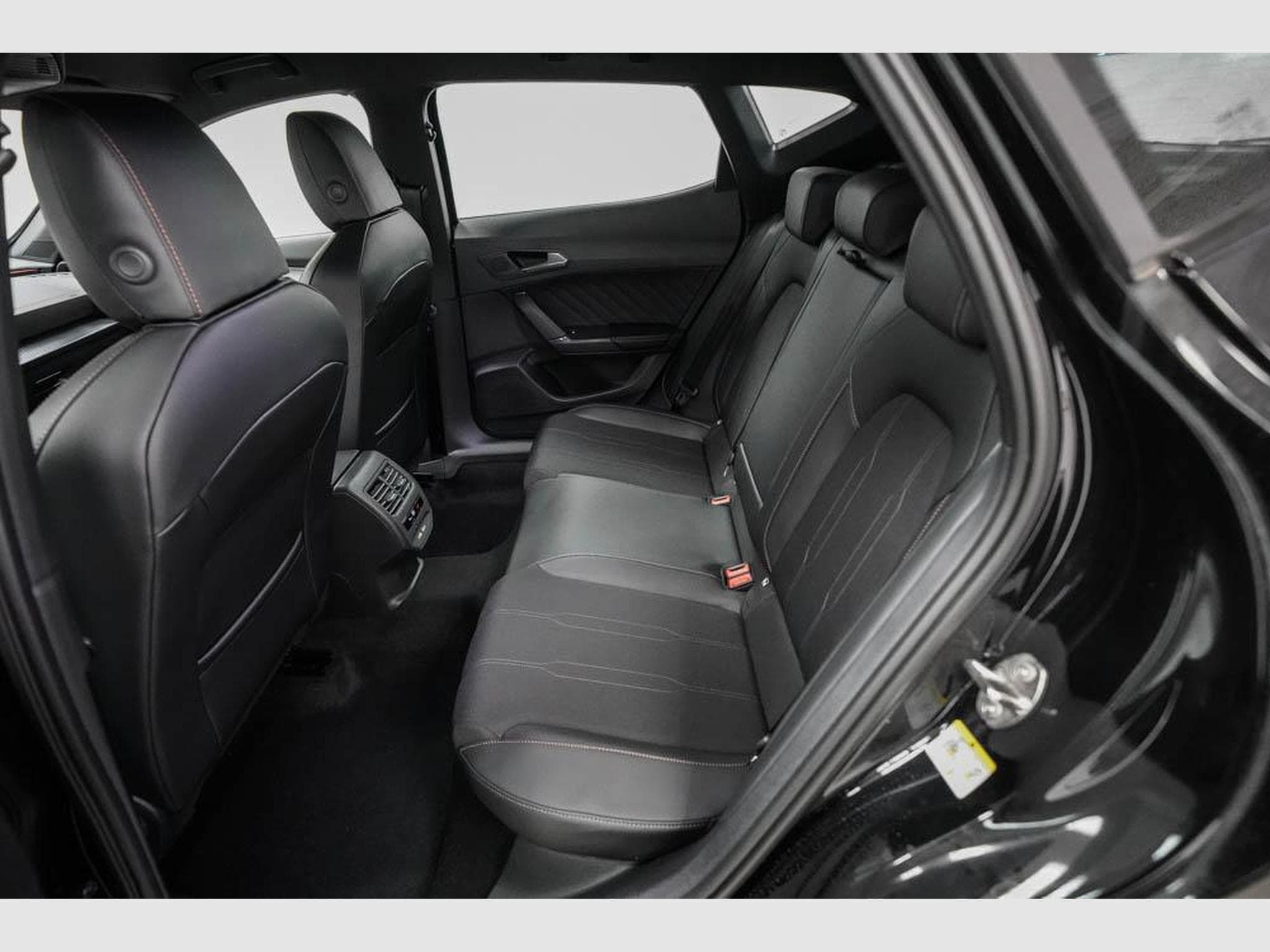 Cupra Formentor 1,5 eTSI DSG (2026) - Photo 16