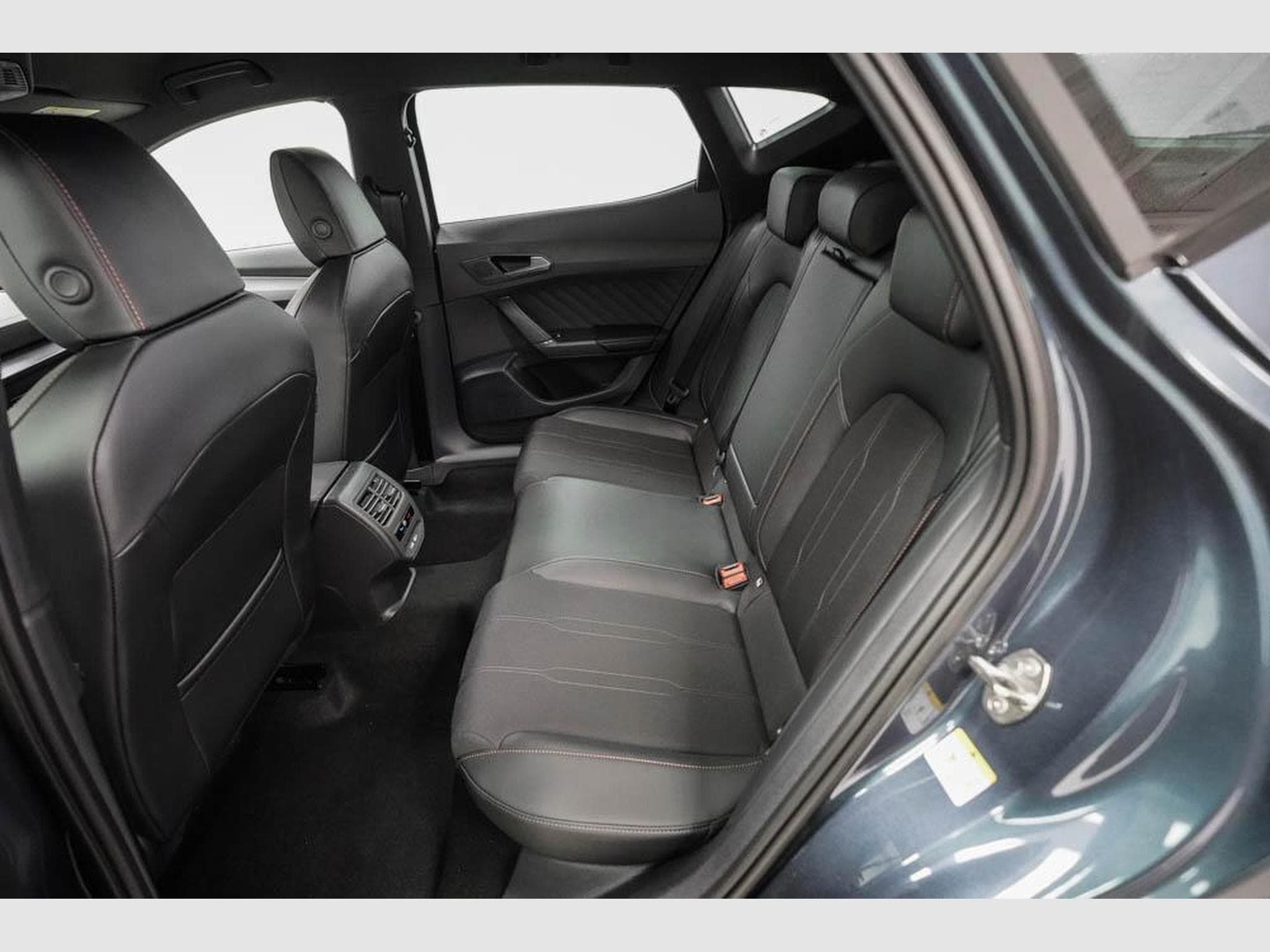 Cupra Formentor 1,5 eTSI DSG (2026) - Photo 16