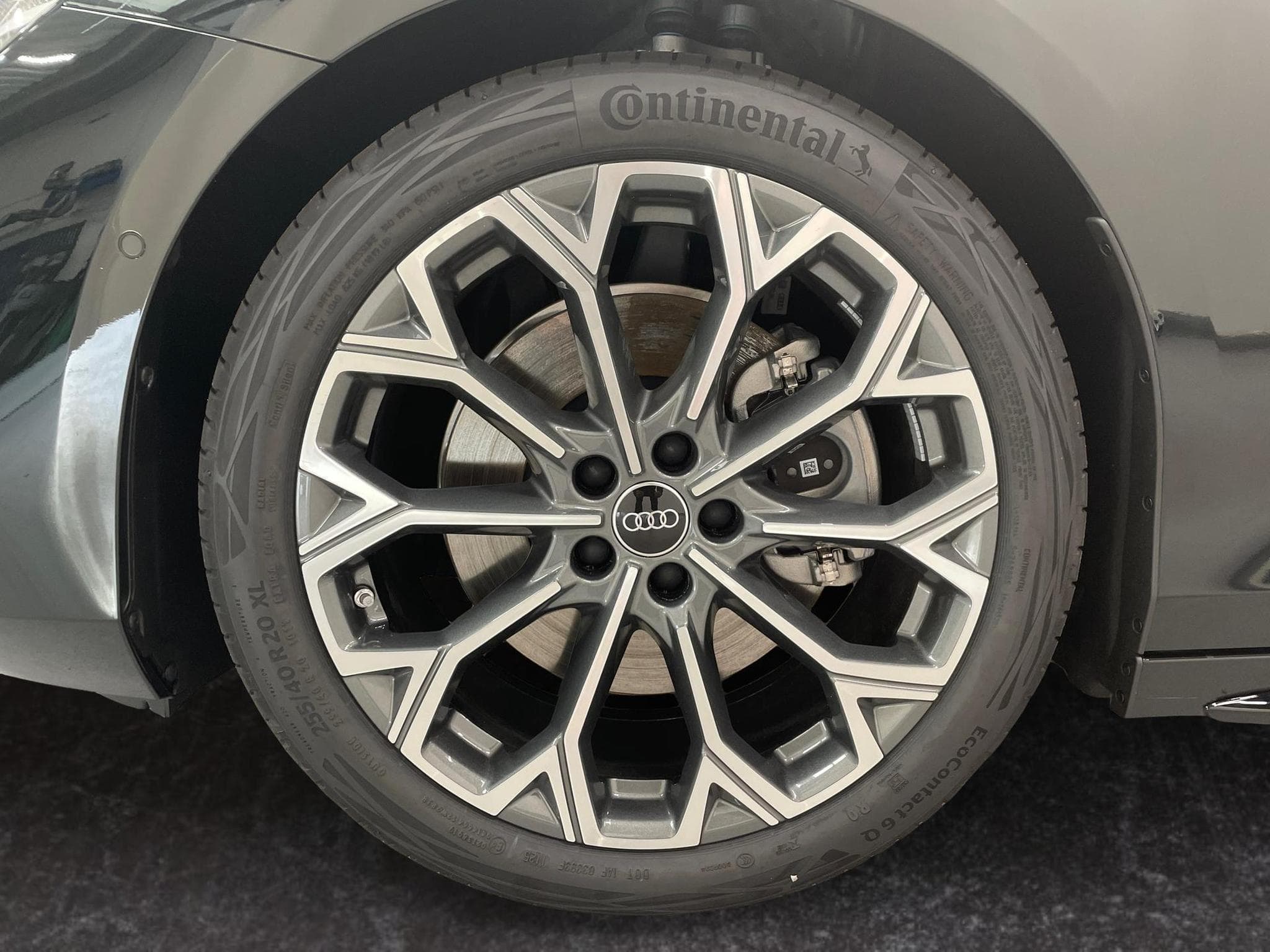 Audi A6 Avant S-Line 2.0 (2025) - Photo 11