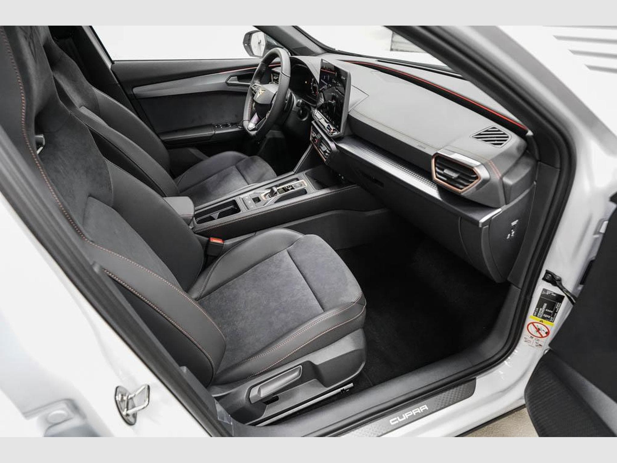 Cupra Formentor 2,0 TSI DSG (2025) - Photo 21