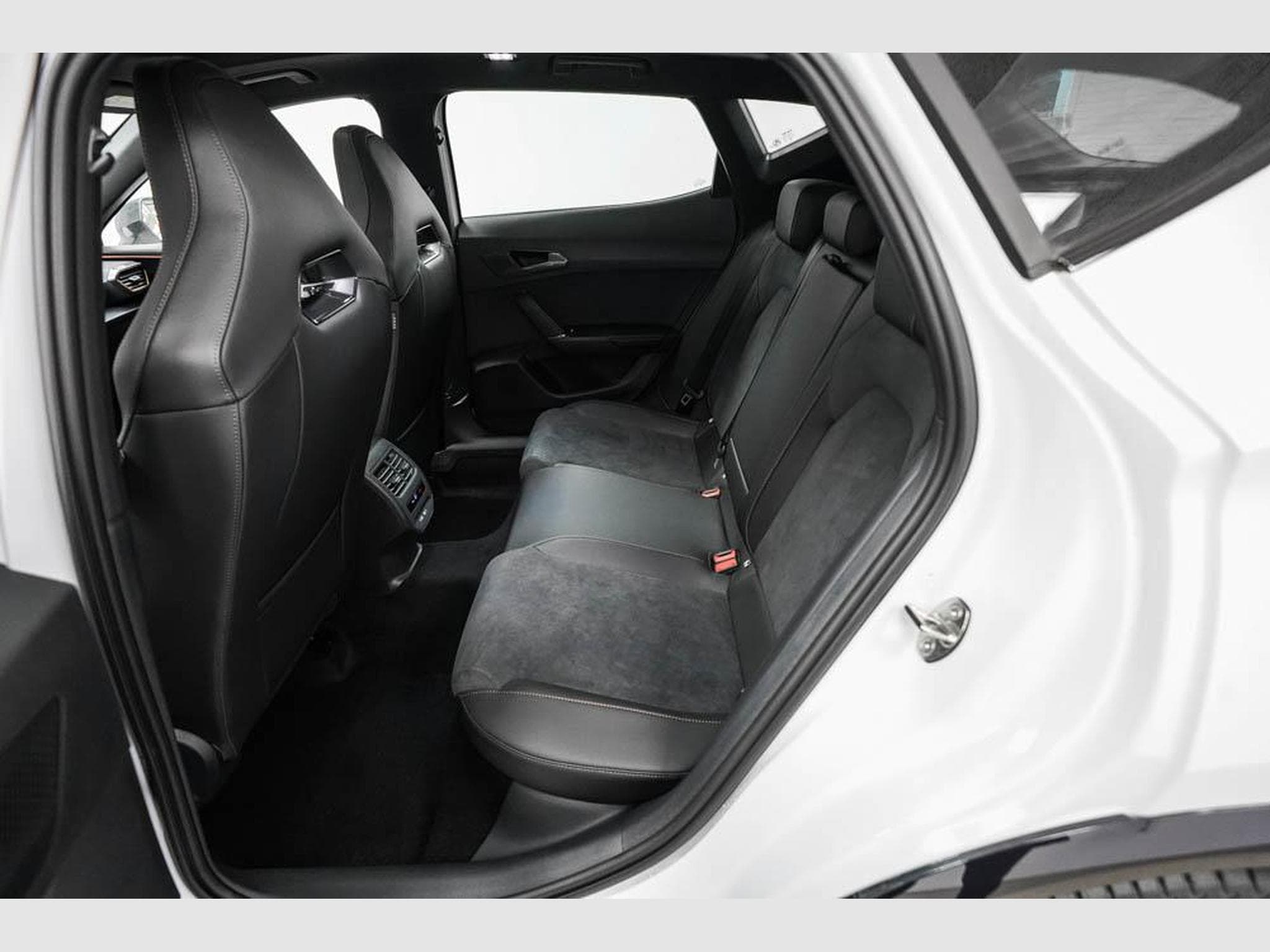 Cupra Formentor 2,0 TSI DSG (2025) - Photo 16