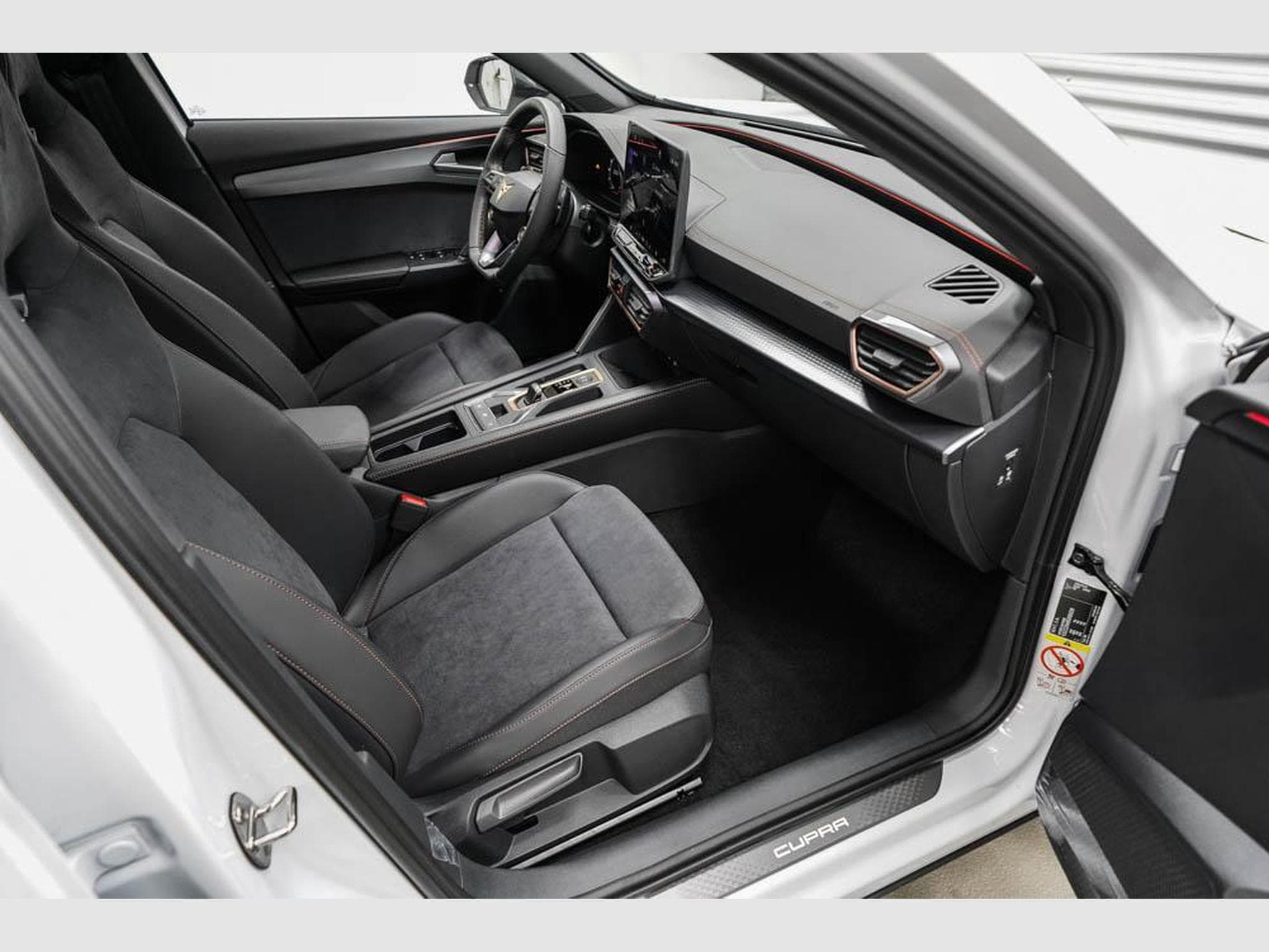 Cupra Formentor 2,0 TSI DSG (2025) - Photo 21