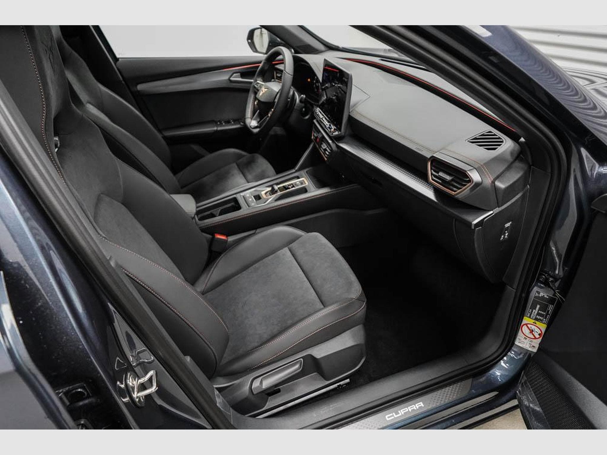 Cupra Formentor 2,0 TSI DSG (2025) - Photo 21