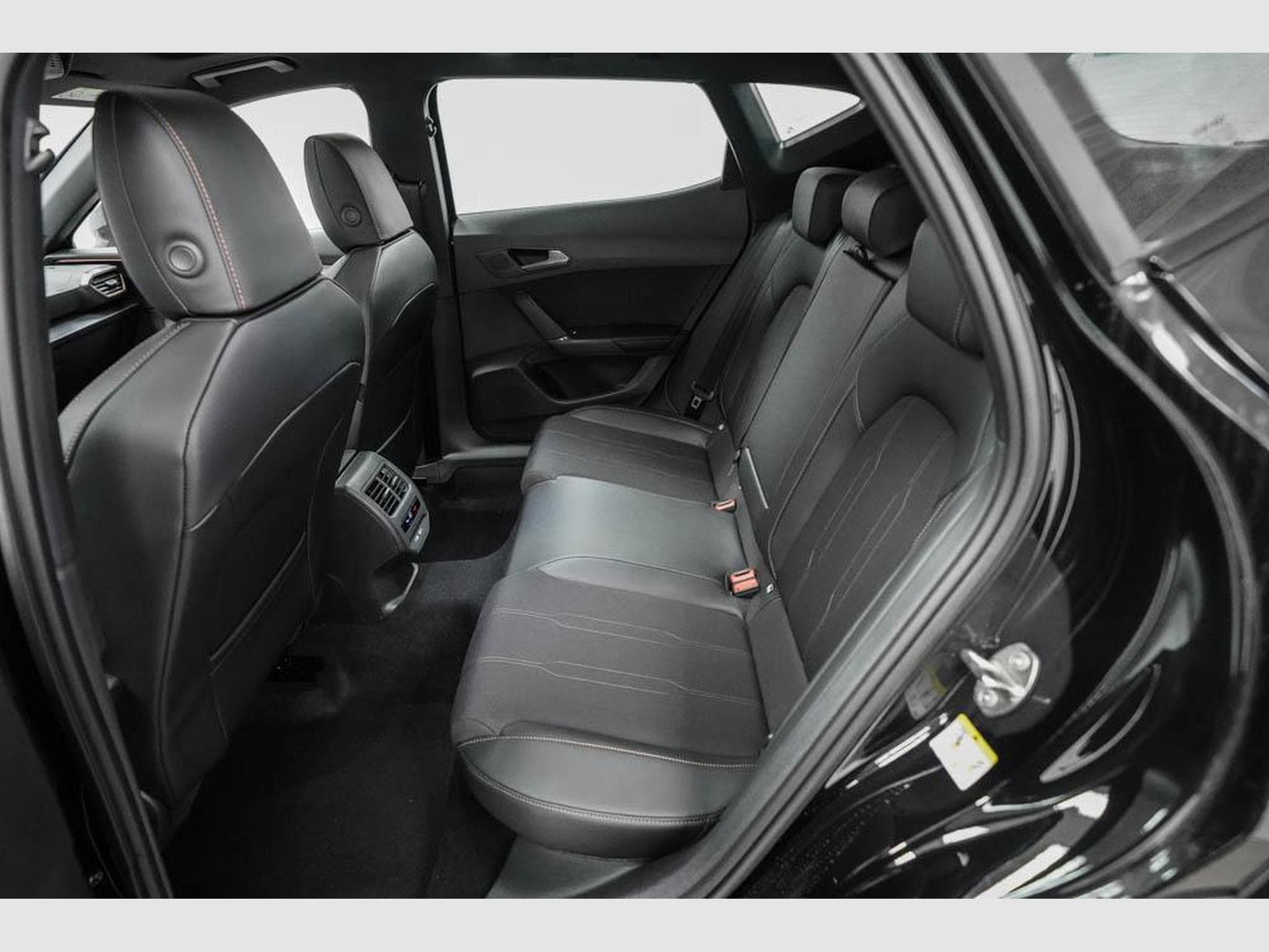 Cupra Formentor 1,5 eTSI DSG (2026) - Photo 16