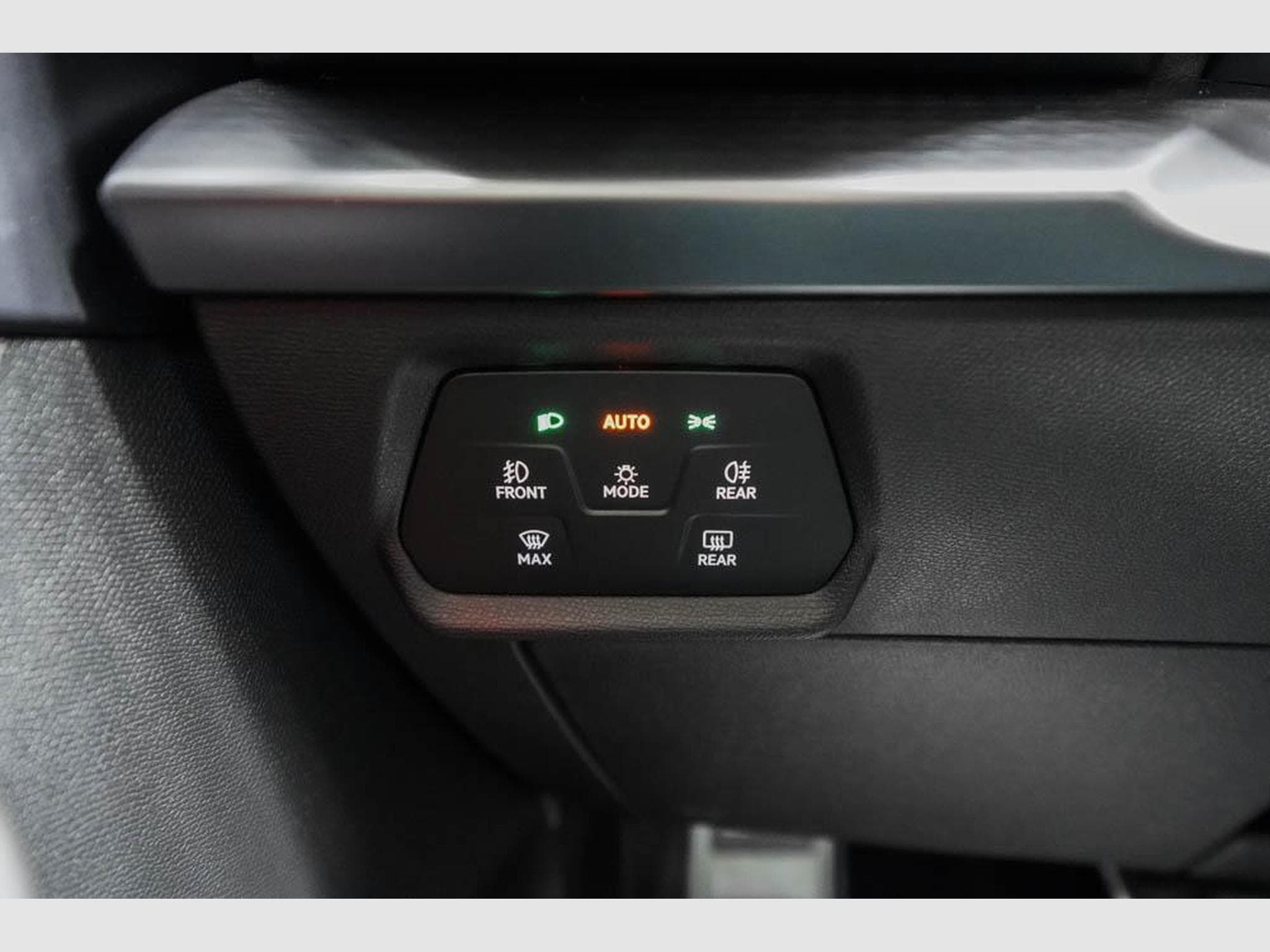 Cupra Formentor 1,5 eTSI DSG (2026) - Photo 11