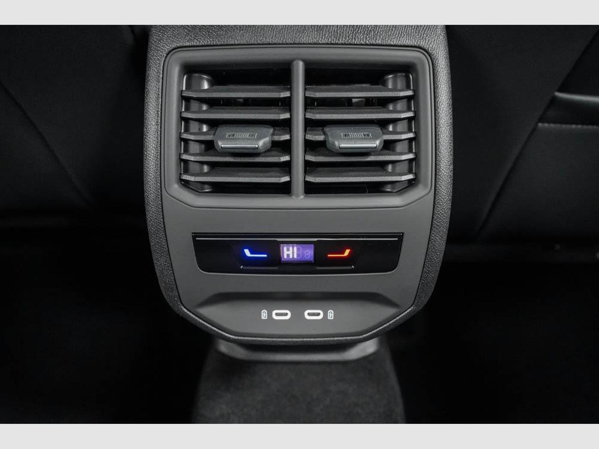 Cupra Formentor 1,5 eTSI DSG (2026) - Photo 17