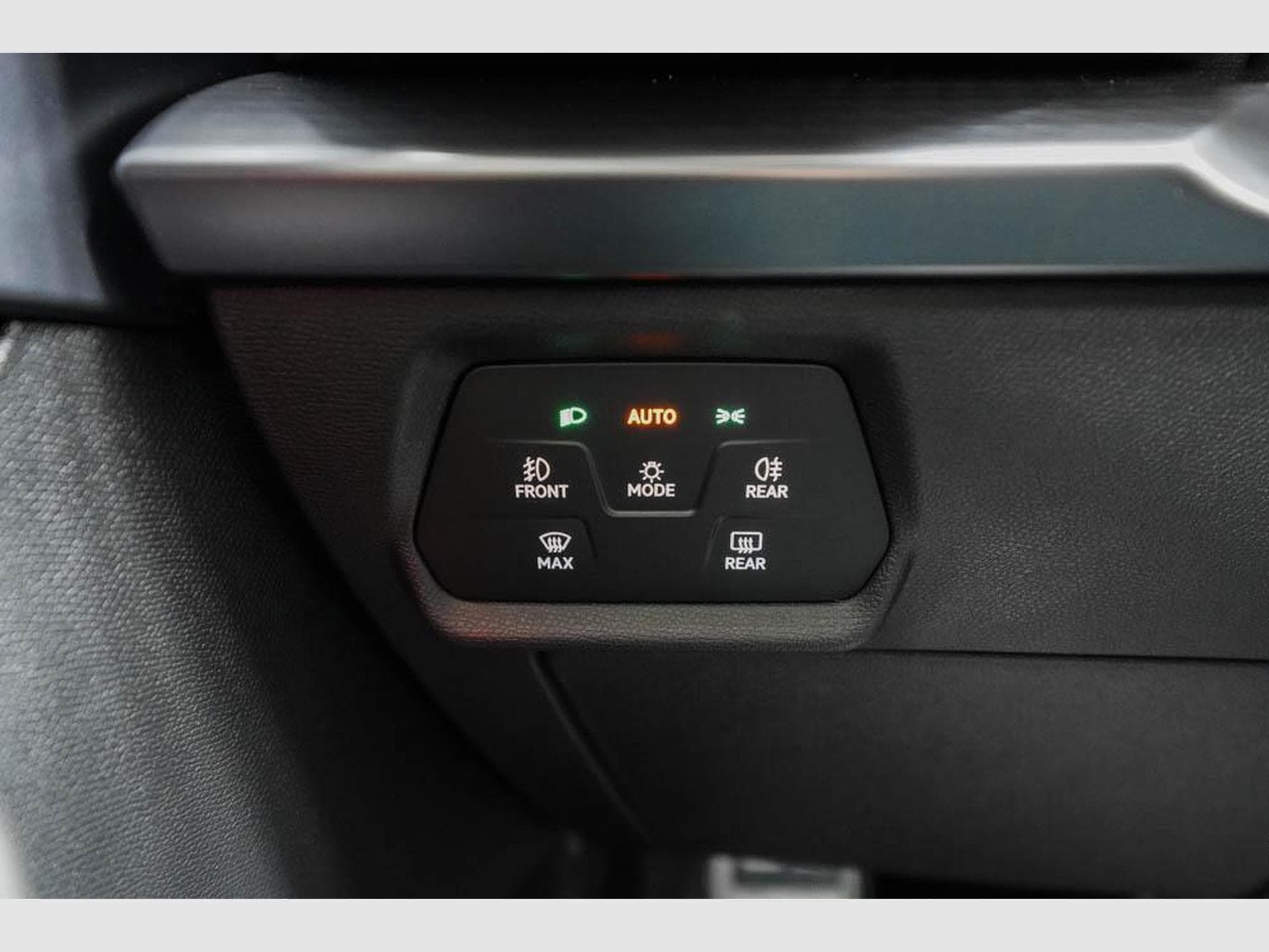 Cupra Formentor 1,5 eTSI DSG (2026) - Photo 11