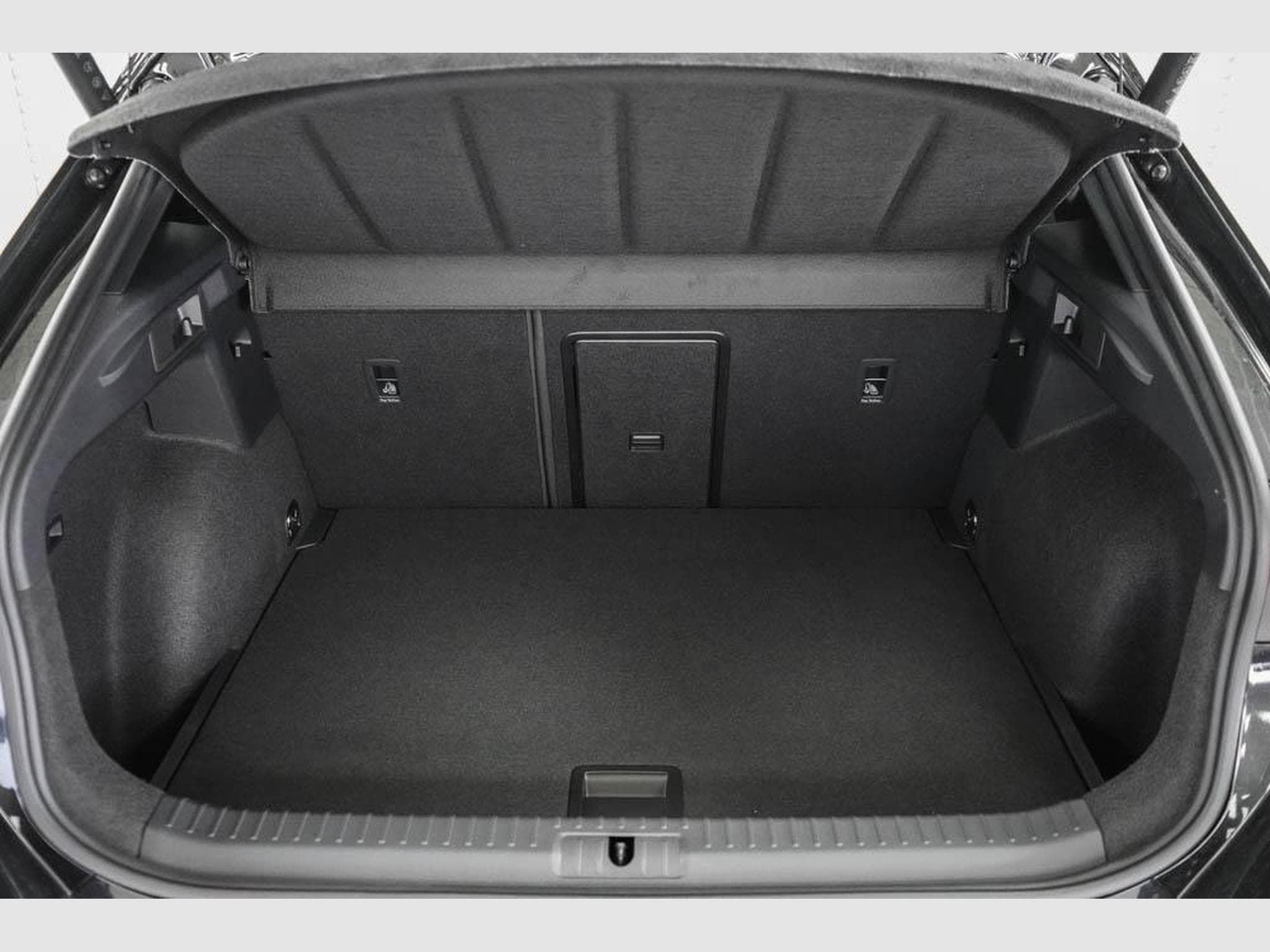 Cupra Formentor 1,5 eTSI DSG (2026) - Photo 18