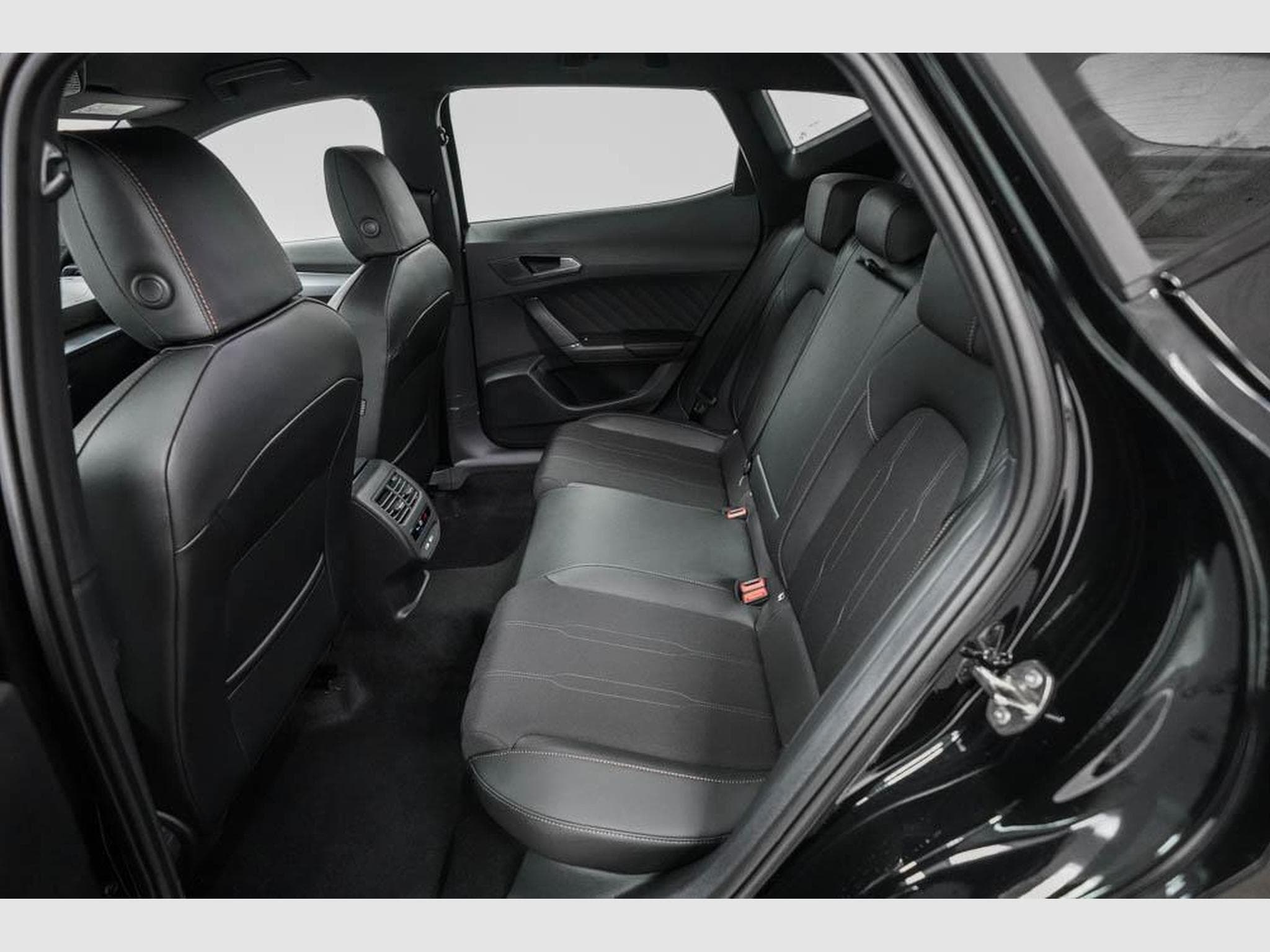 Cupra Formentor 1,5 eTSI DSG (2025) - Photo 16