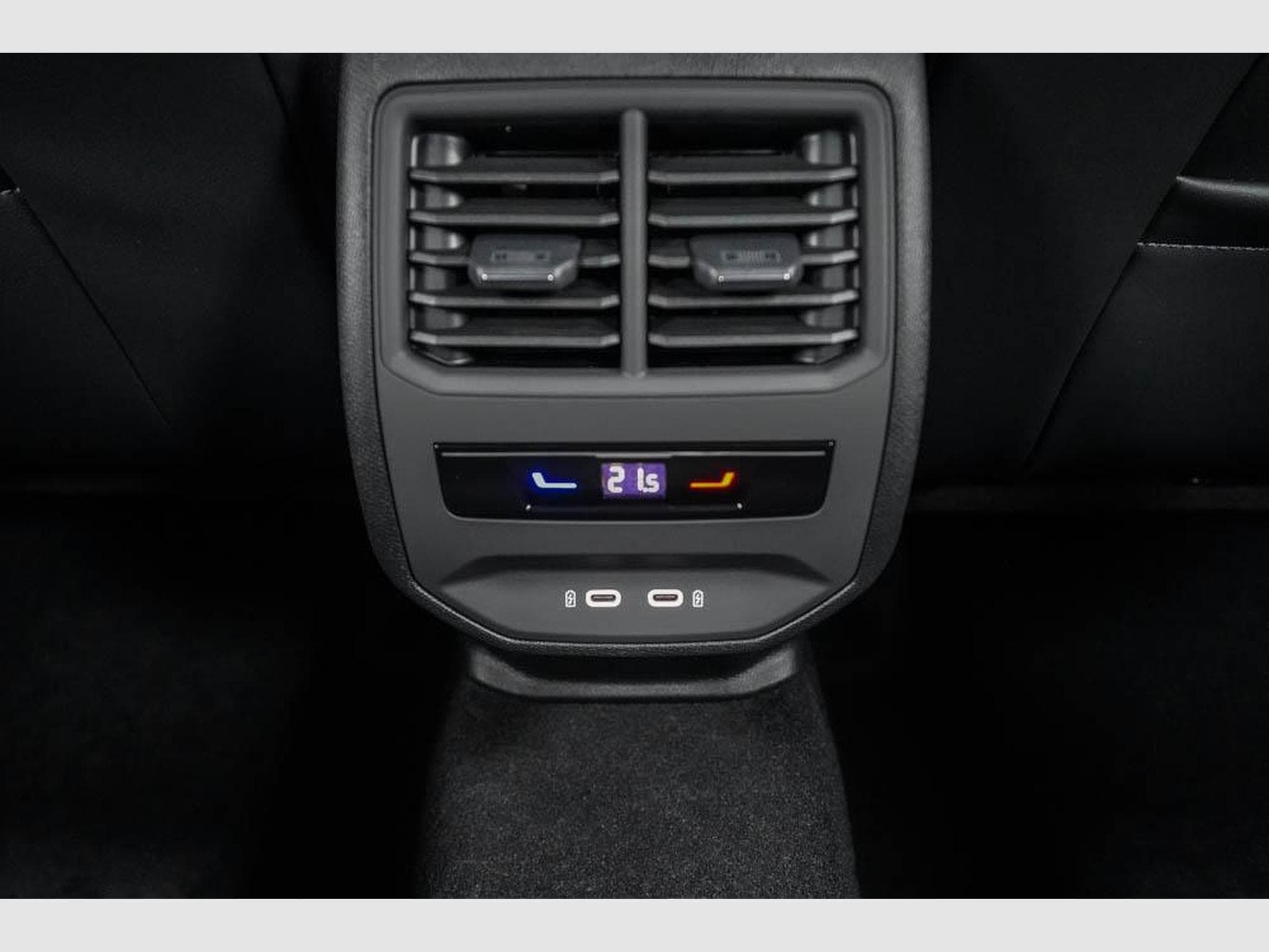 Cupra Formentor 1,5 eTSI DSG (2025) - Photo 17