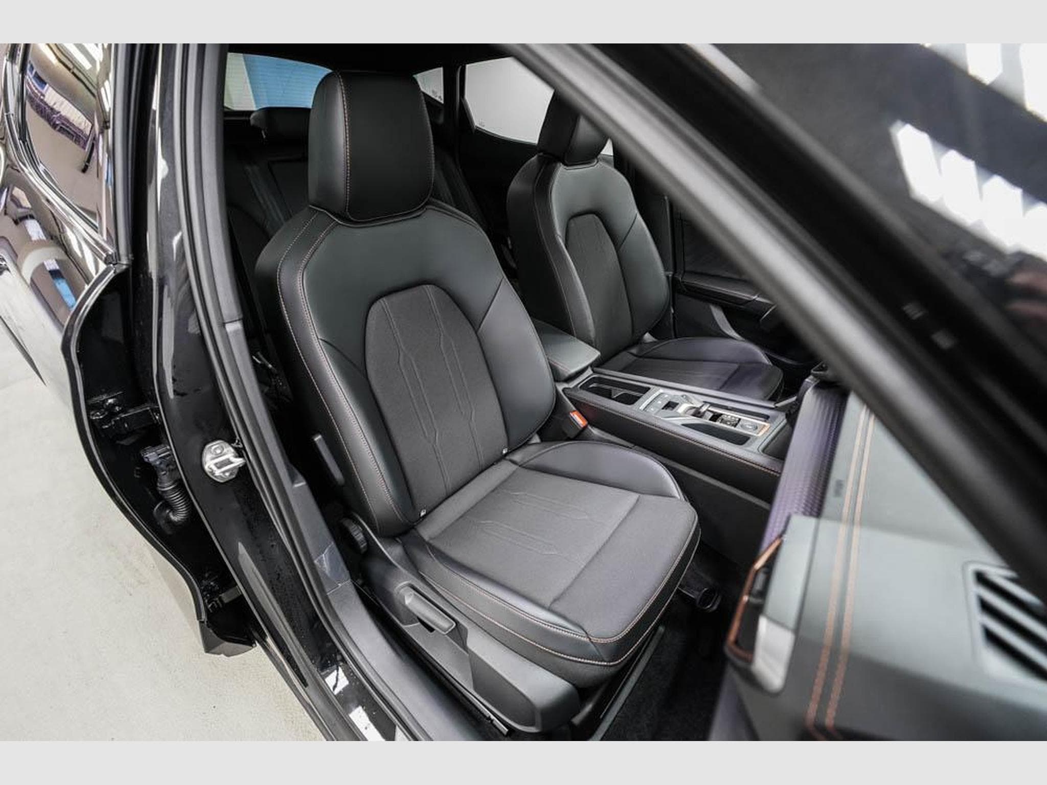 Cupra Formentor 1,5 eTSI DSG (2025) - Photo 22