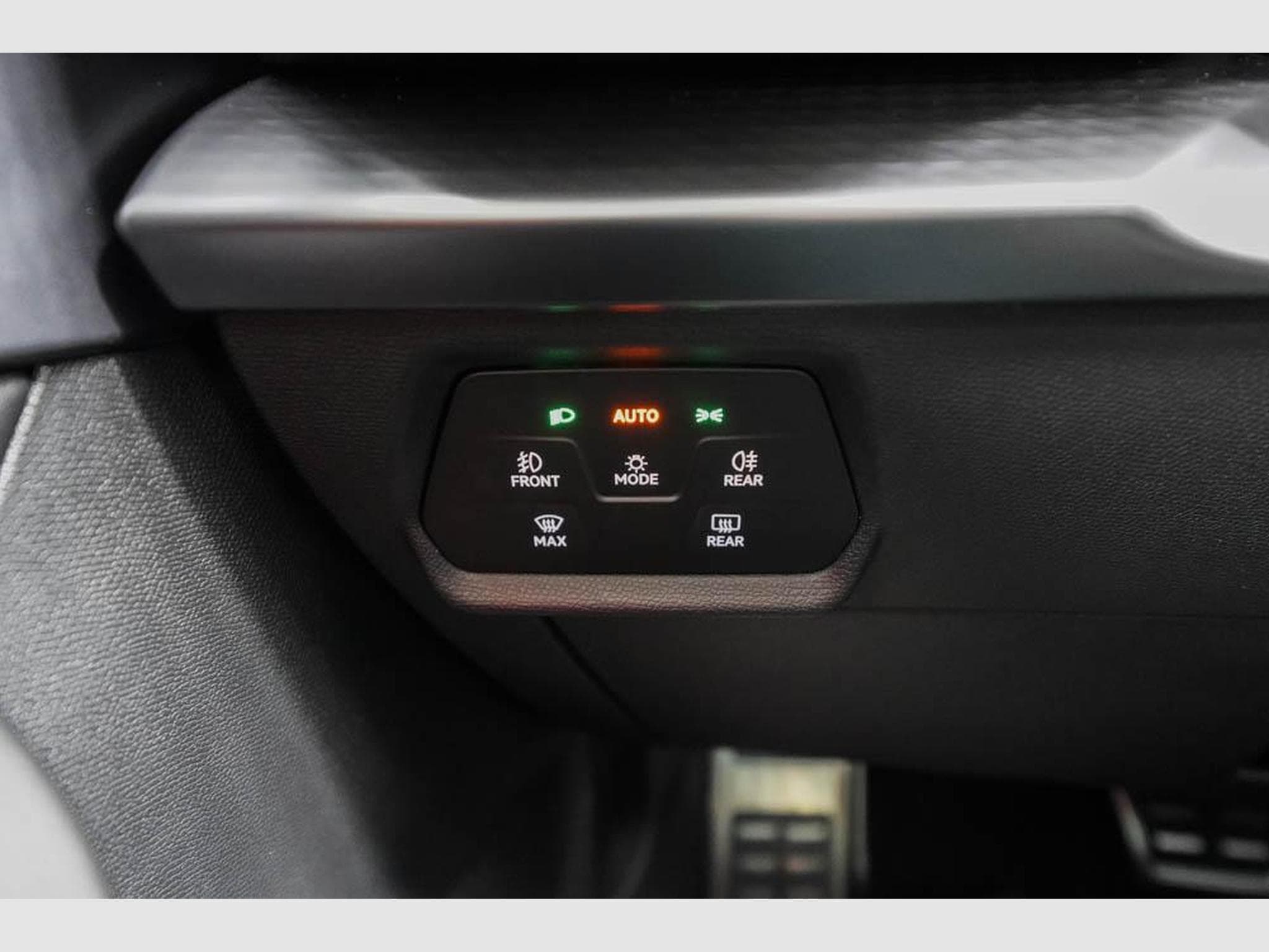 Cupra Formentor 1,5 eTSI DSG (2025) - Photo 11