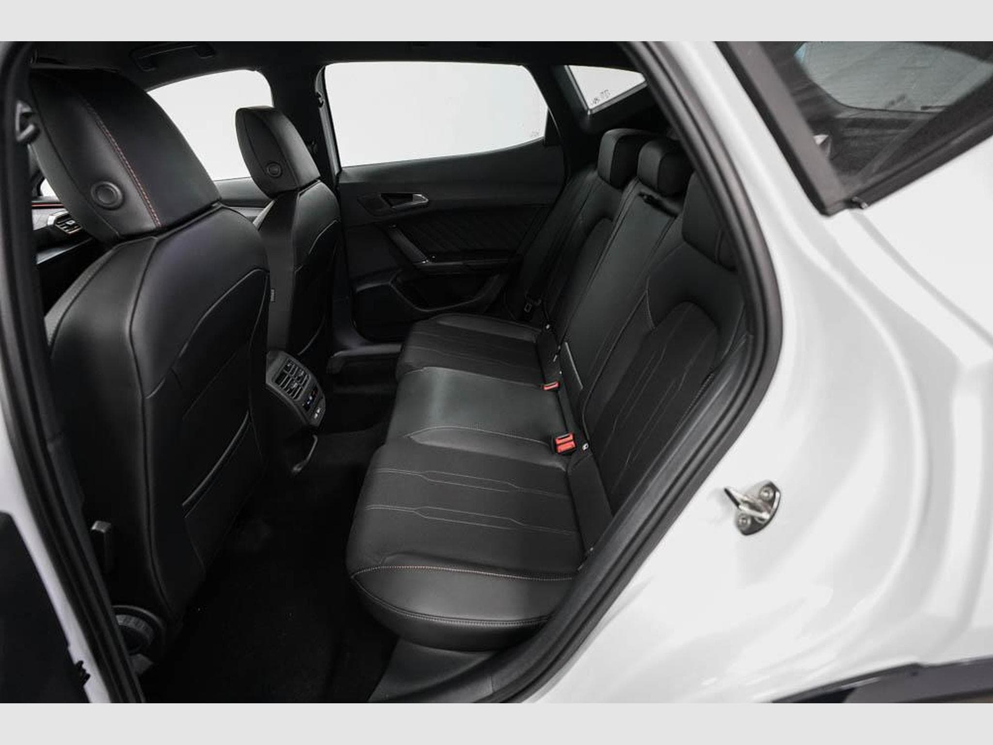 Cupra Formentor 1,5 eTSI DSG (2025) - Photo 16