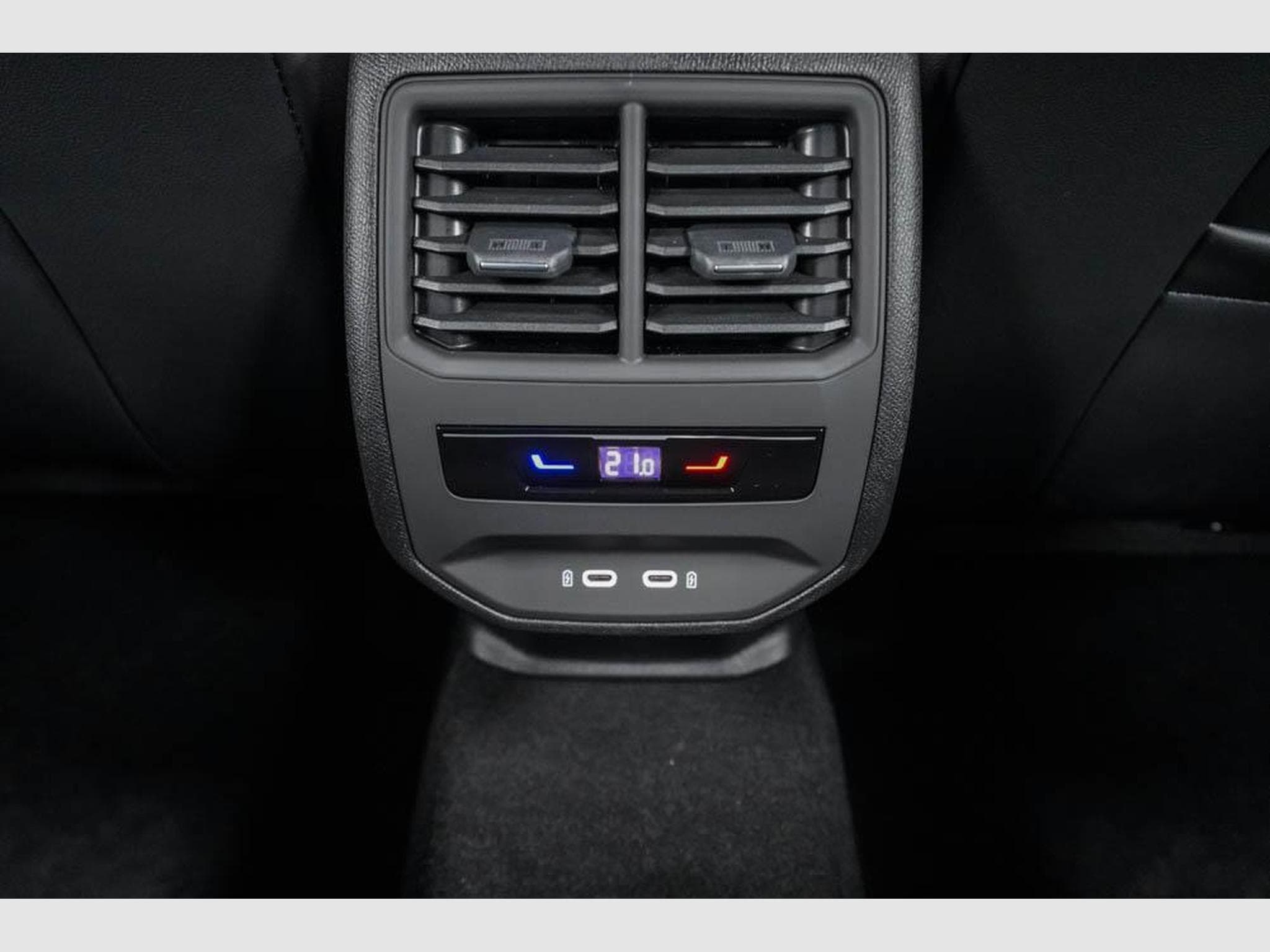 Cupra Formentor 1,5 eTSI DSG (2025) - Photo 17