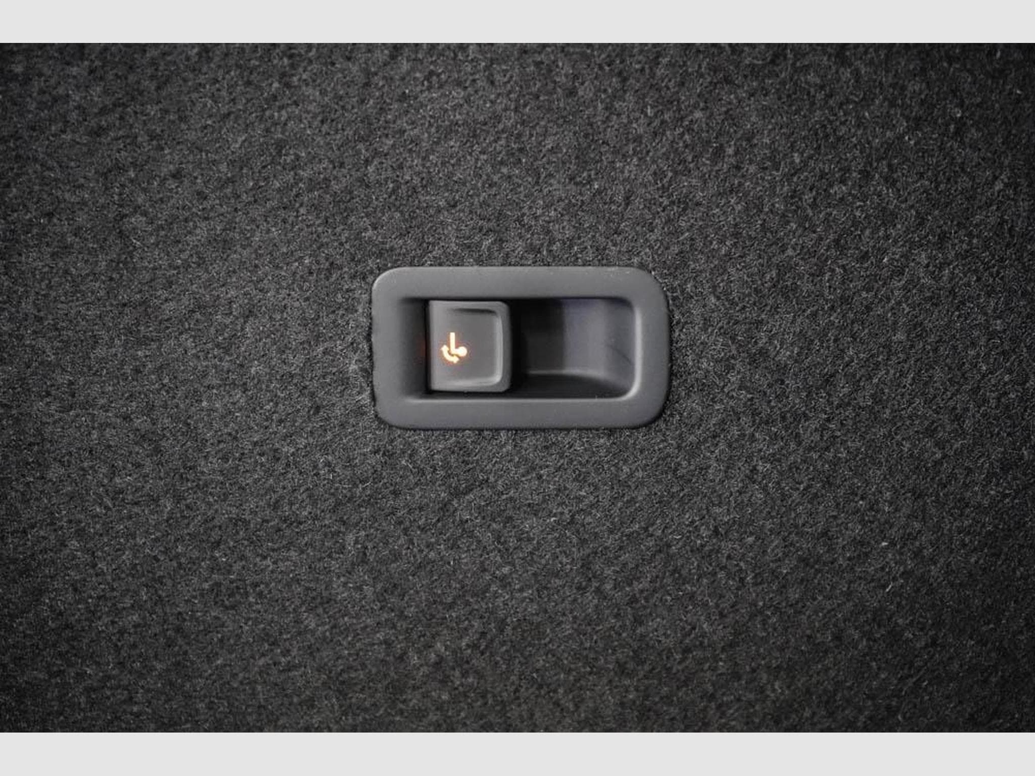 Cupra Formentor 1,5 eTSI DSG (2025) - Photo 19