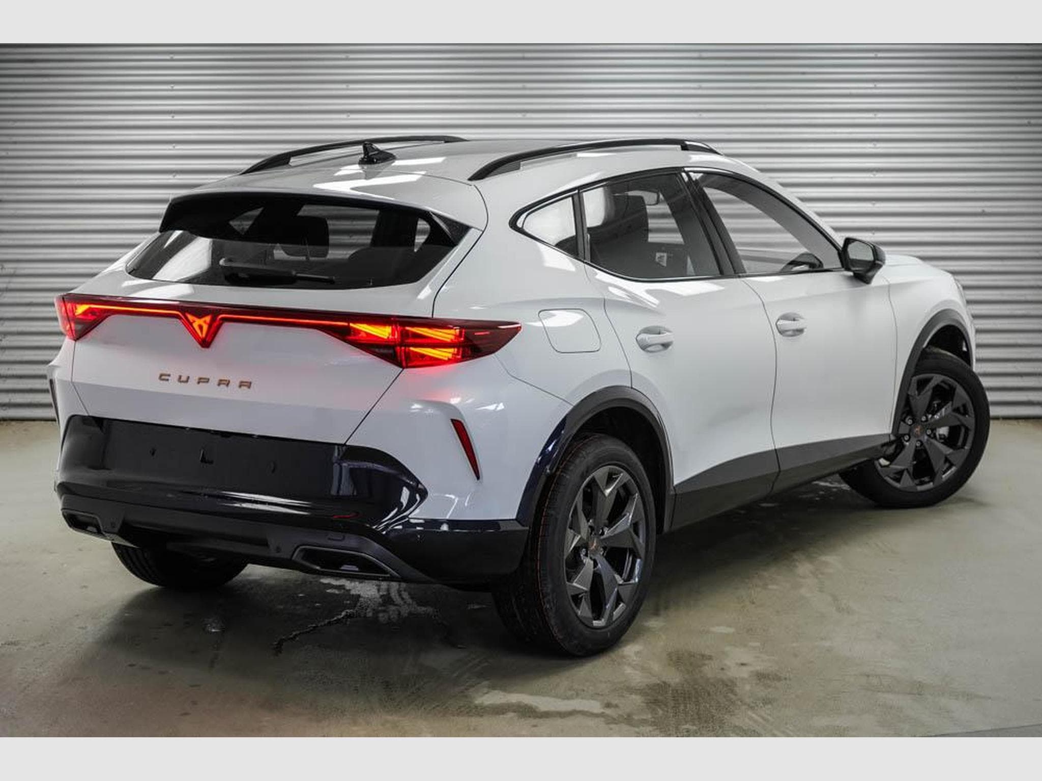 Cupra Formentor 1,5 eTSI DSG (2025) - Photo 2
