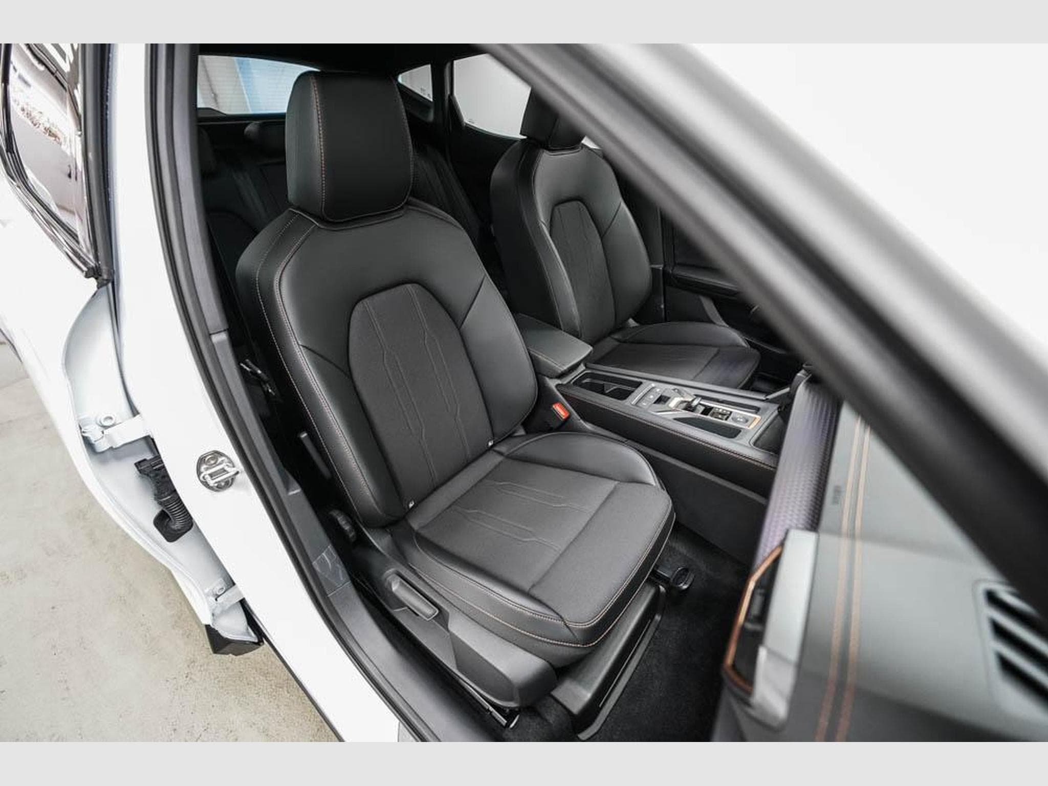 Cupra Formentor 1,5 eTSI DSG (2025) - Photo 22