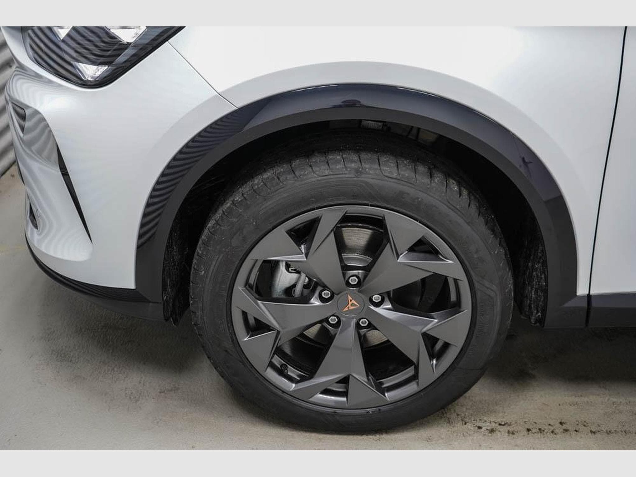 Cupra Formentor 1,5 eTSI DSG (2025) - Photo 4