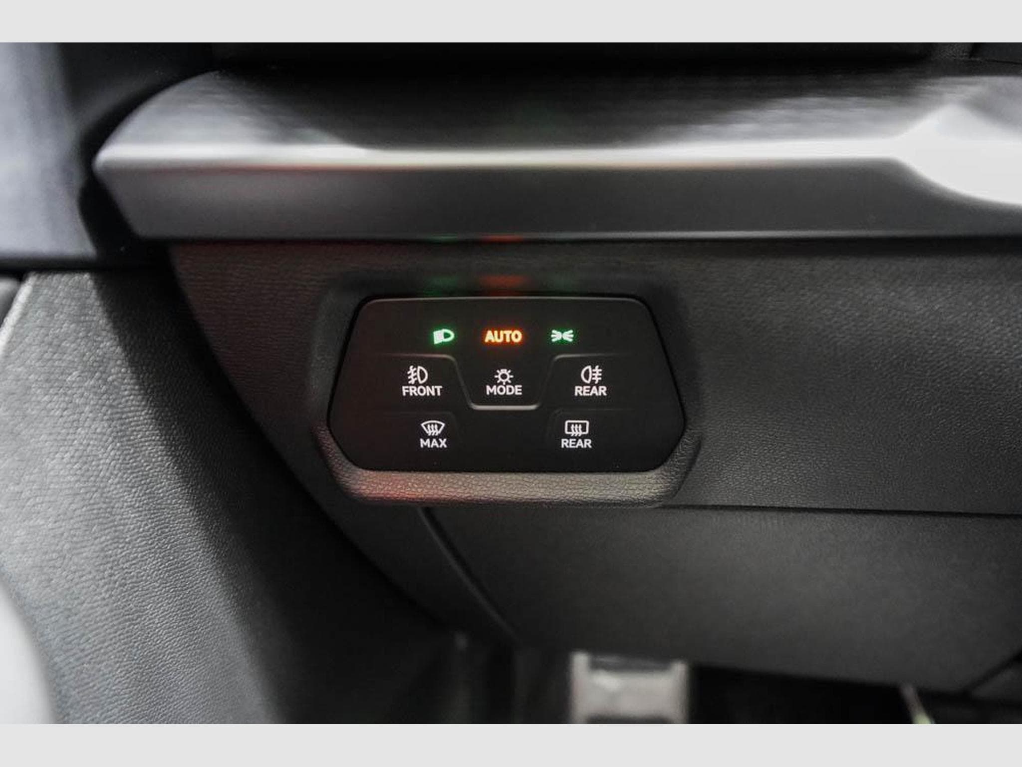 Cupra Formentor 1,5 eTSI DSG (2026) - Photo 11