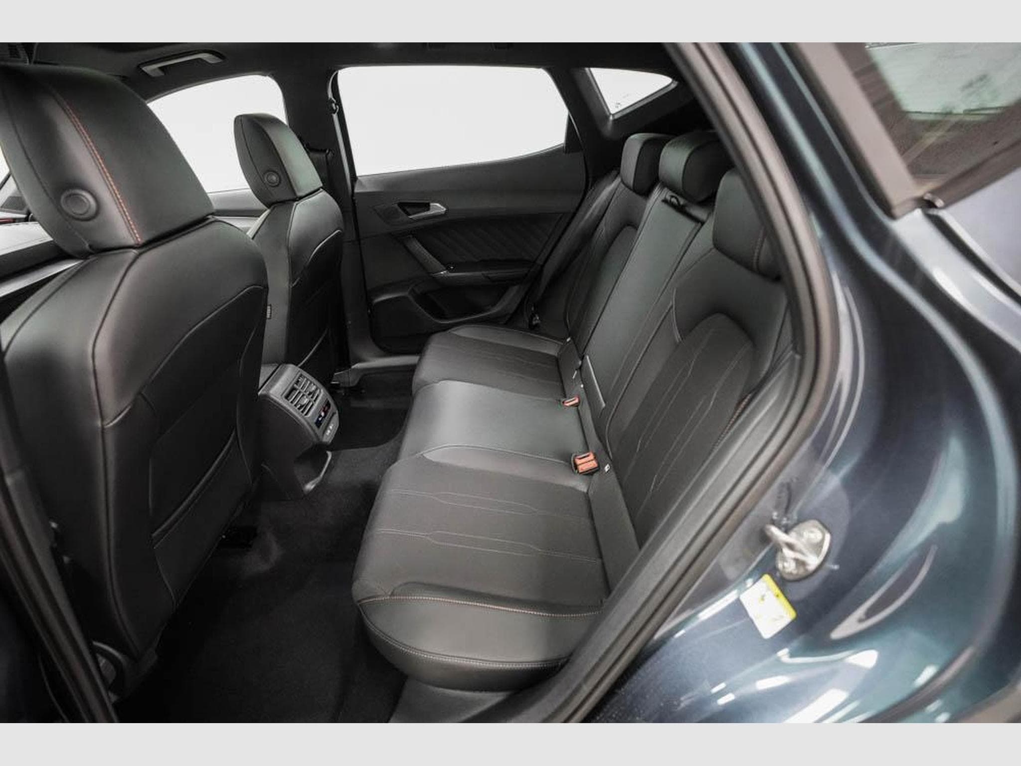 Cupra Formentor 1,5 eTSI DSG (2026) - Photo 16