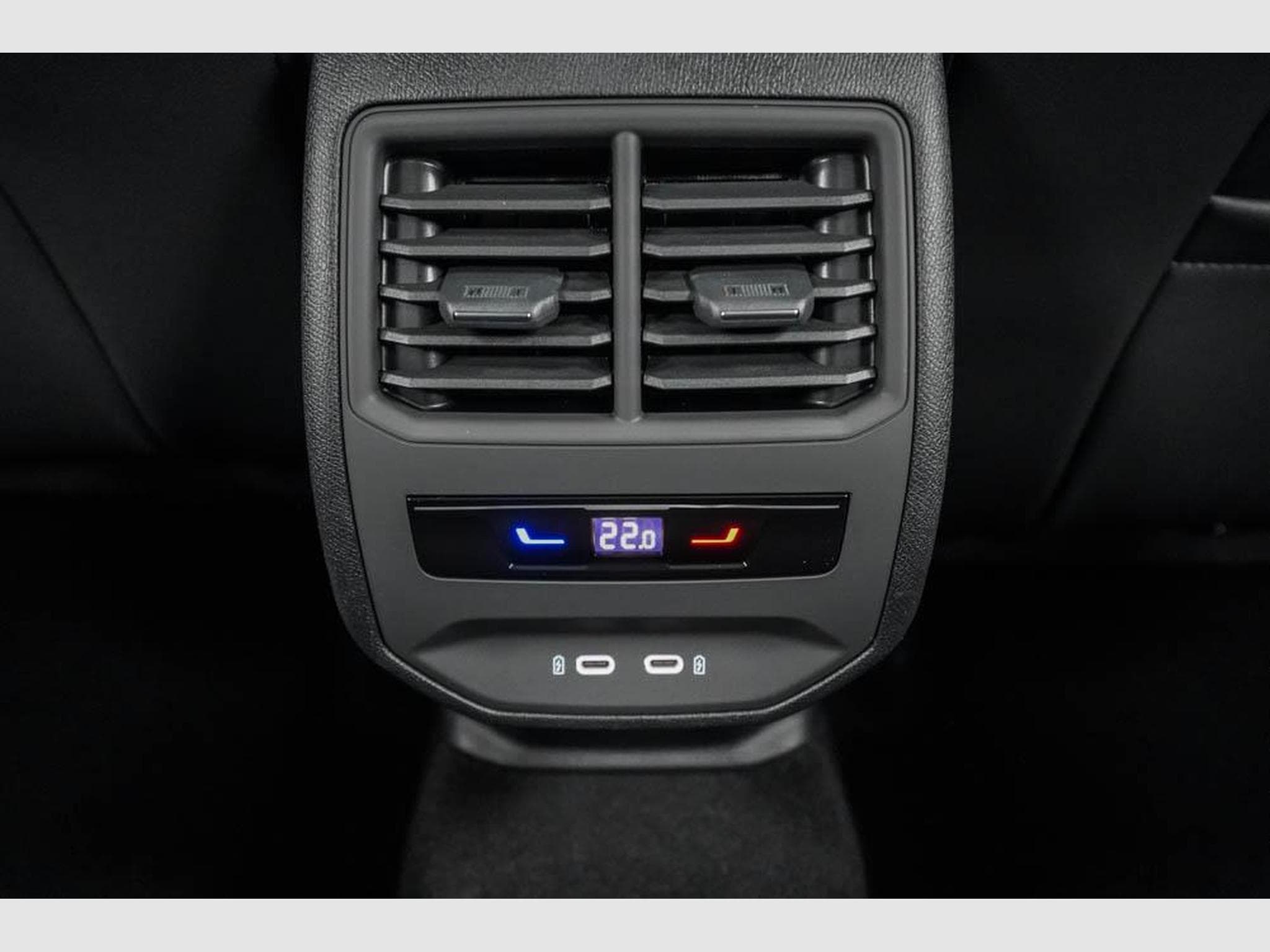 Cupra Formentor 1,5 eTSI DSG (2026) - Photo 17