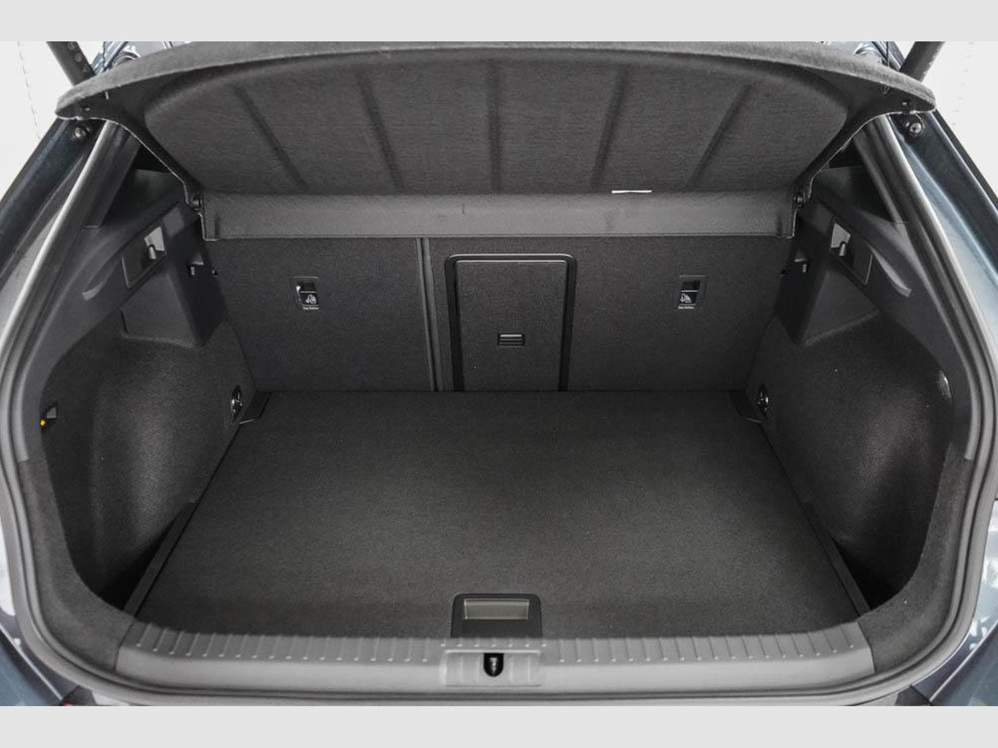 Cupra Formentor 1,5 eTSI DSG (2026) - Photo 18