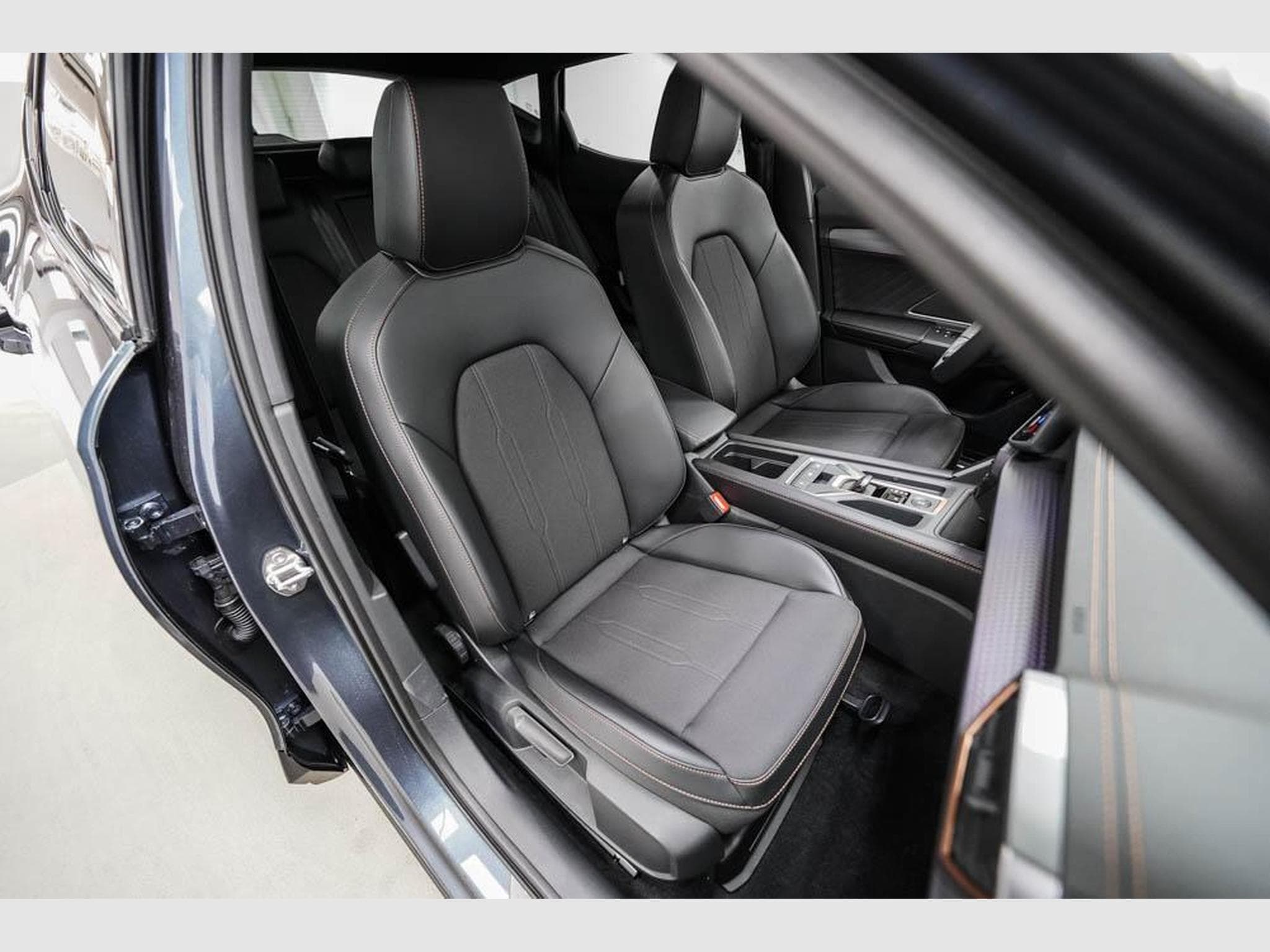 Cupra Formentor 1,5 eTSI DSG (2026) - Photo 22