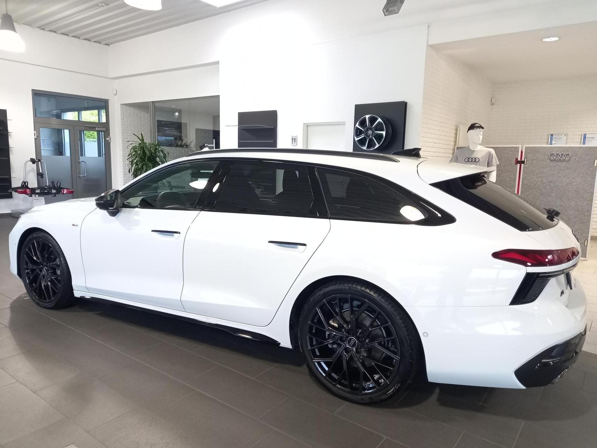 Audi A6 Avant S line (2025) - Photo 3