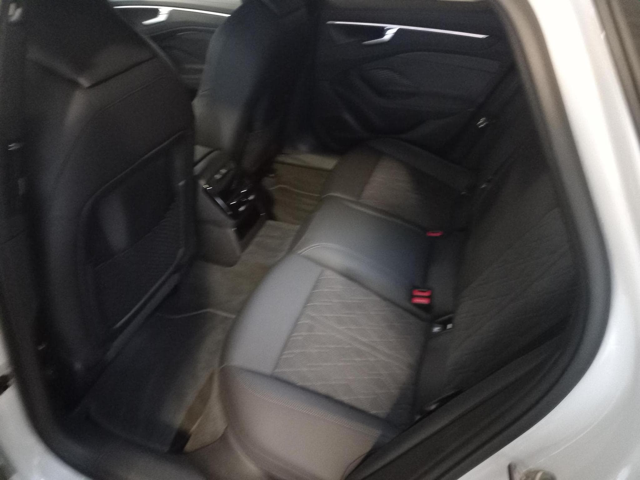 Audi A6 Avant S line (2025) - Photo 4