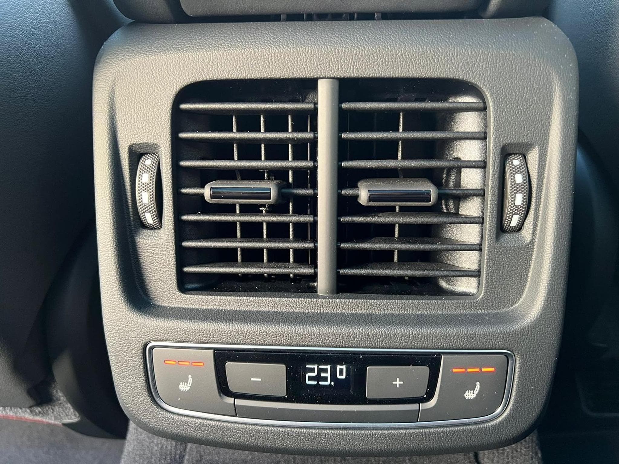 Audi e-tron basis quattro (2025) - Photo 11