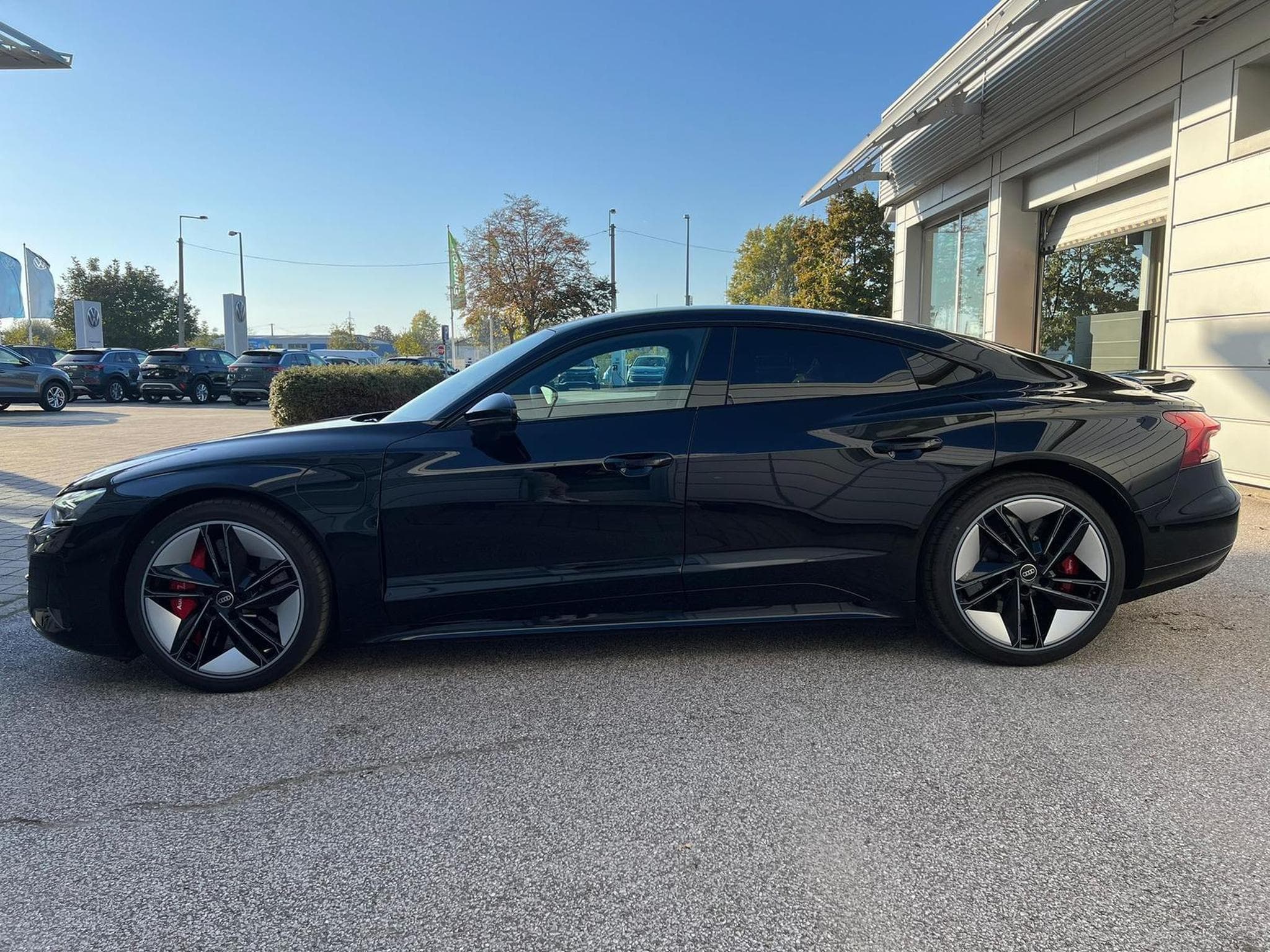 Audi e-tron basis quattro (2025) - Photo 2