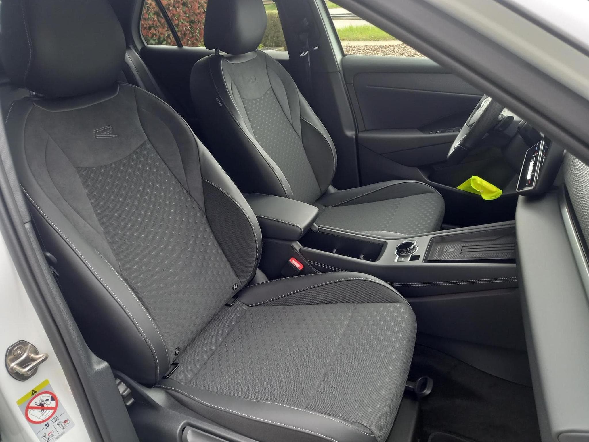 VW T-Roc R-Line 1.5 eTSI (2026) - Foto 9