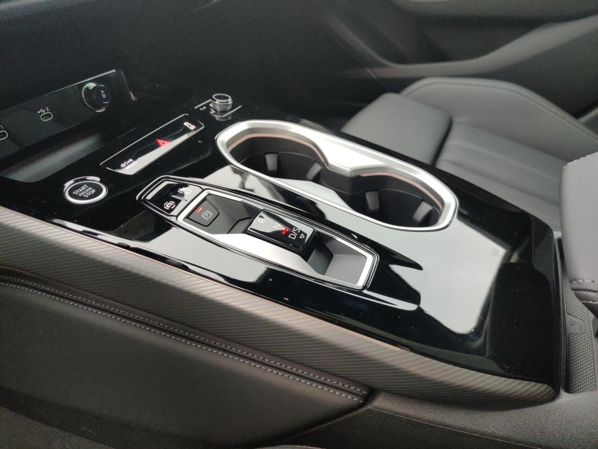 Audi A6 Avant S-line 40 (2025) - Photo 13