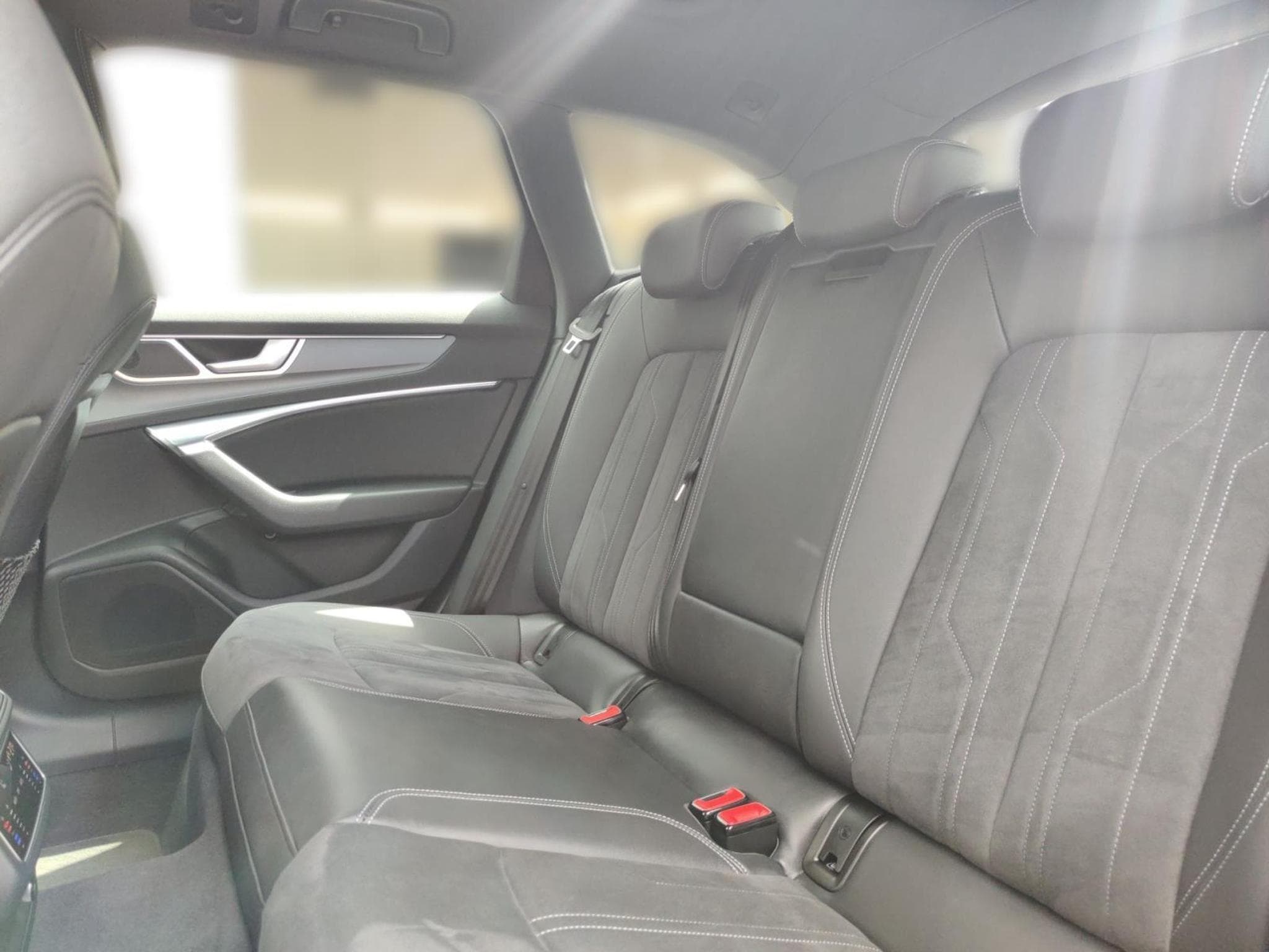 Audi A6 Avant S-line 50 (2024) - Photo 11