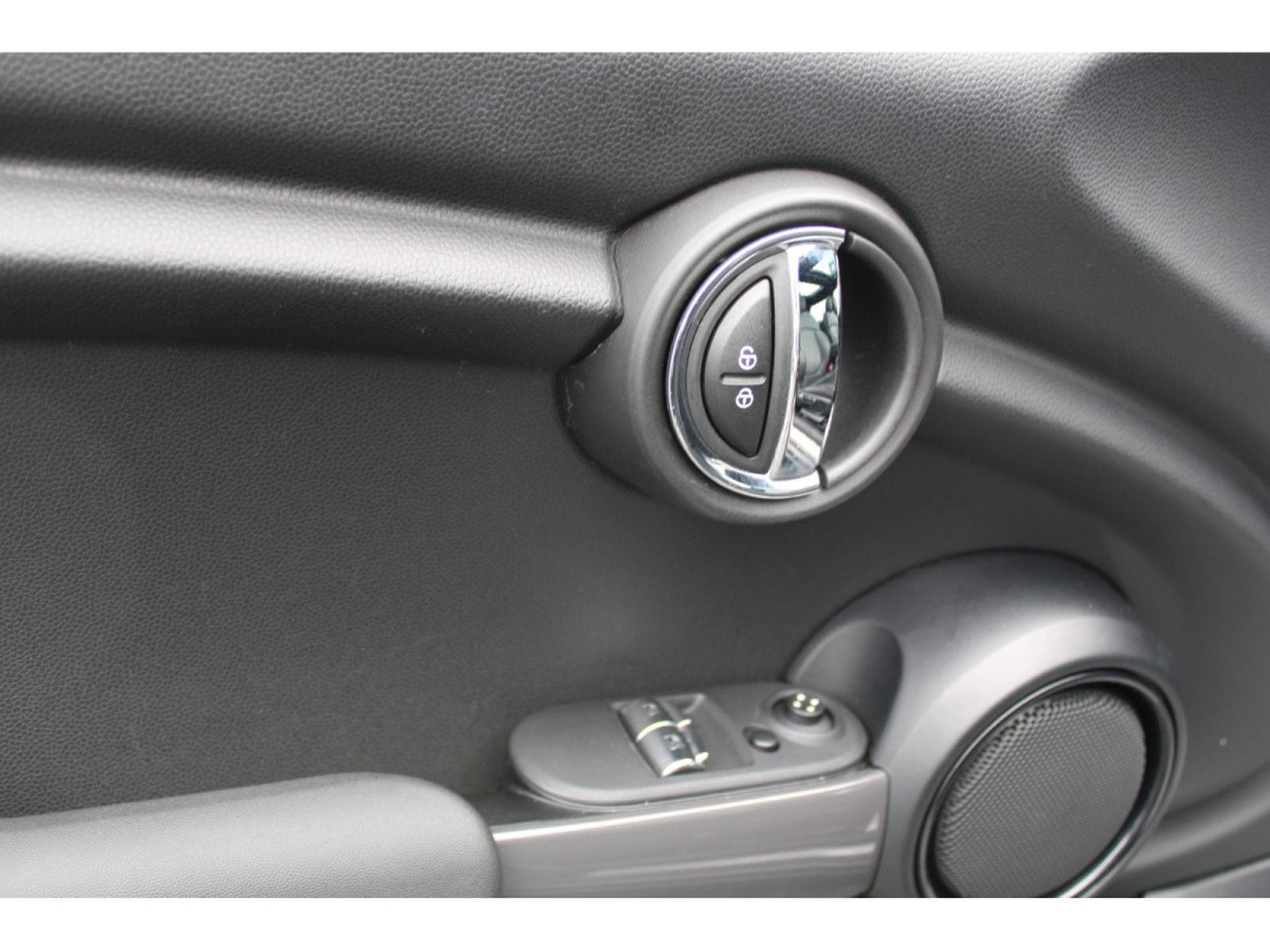 Mini Cooper 1. HAND CUIR BI-XENON NAVI PANO (2020) - Photo 9