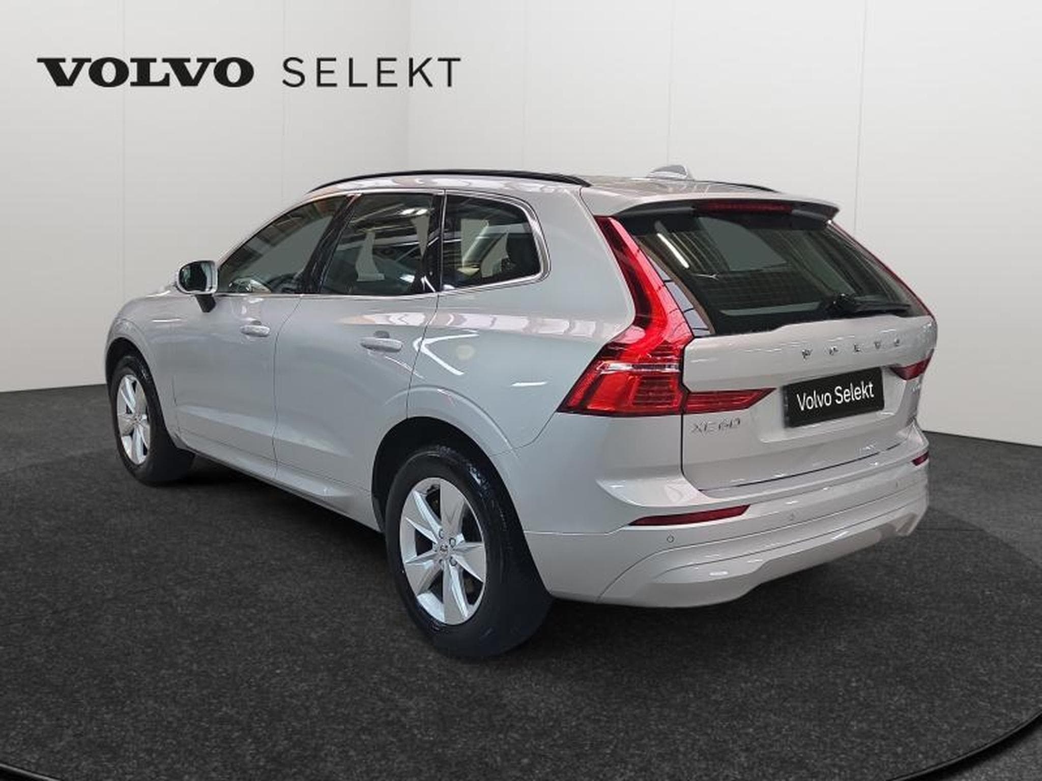 Volvo XC60 B4 Core /  Essence (2023) - Photo 5