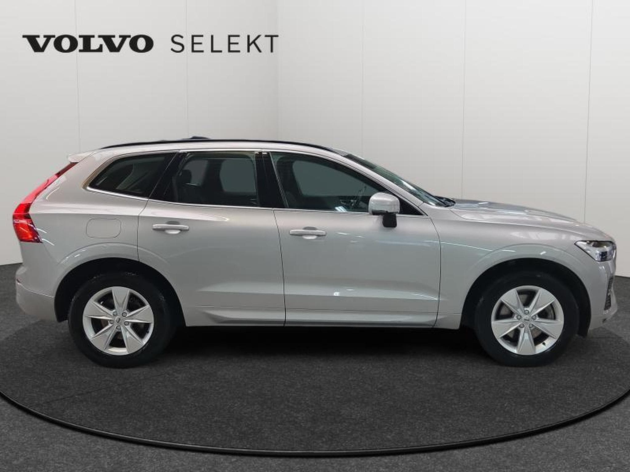 Volvo XC60 B4 Core /  Essence (2023) - Photo 7