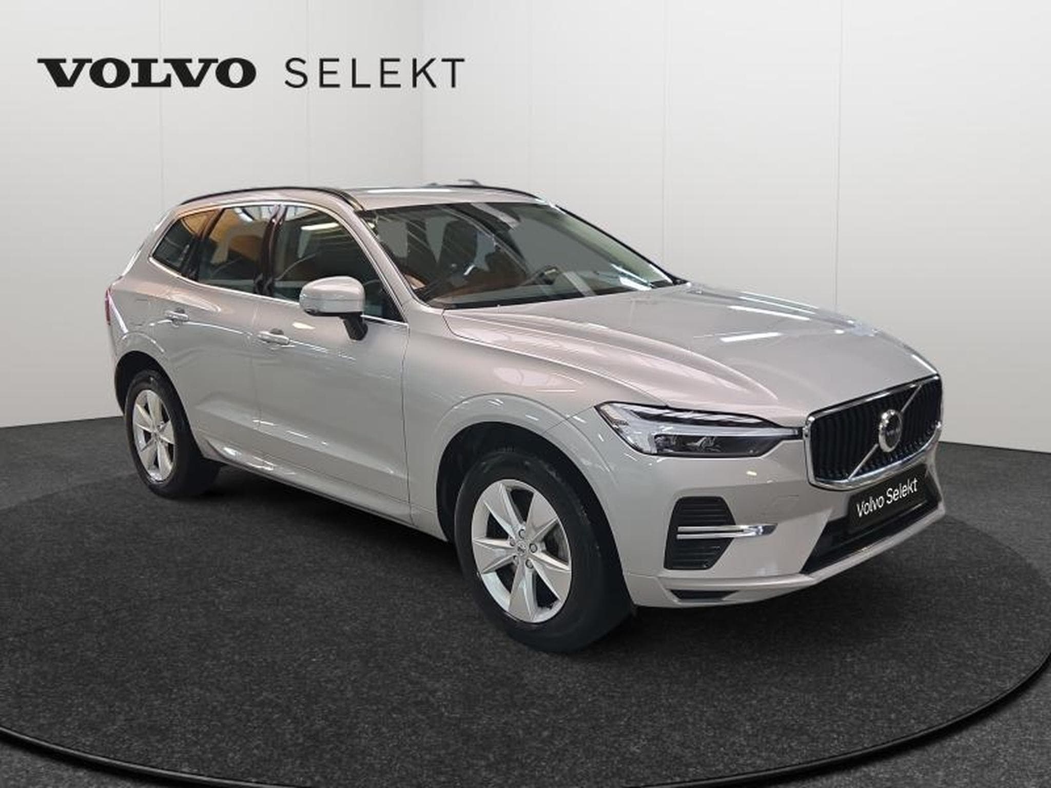 Volvo XC60 B4 Core /  Essence (2023) - Photo 8