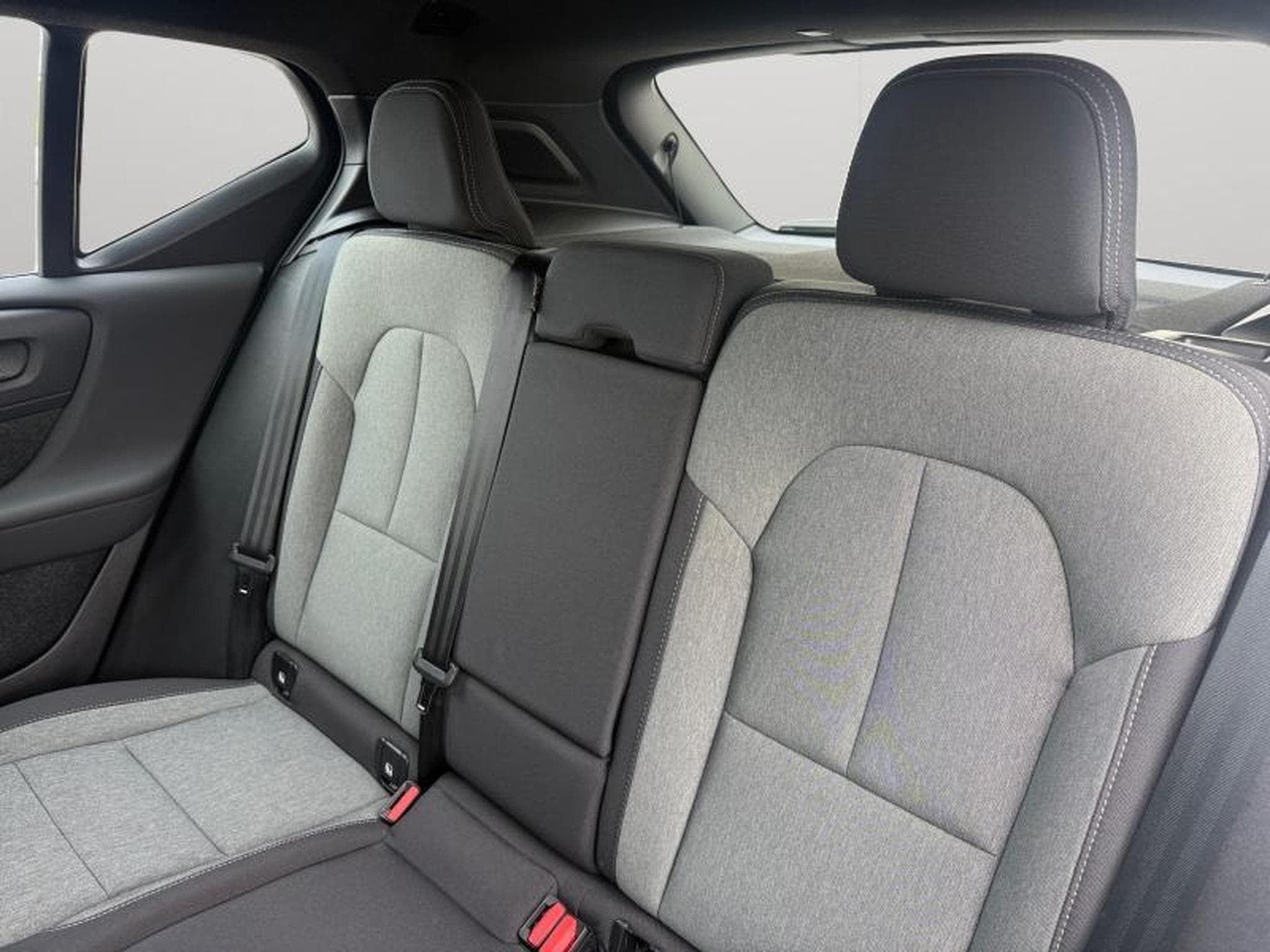 Volvo XC40 B3 Plus Dark / Essence (2025) - Photo 13