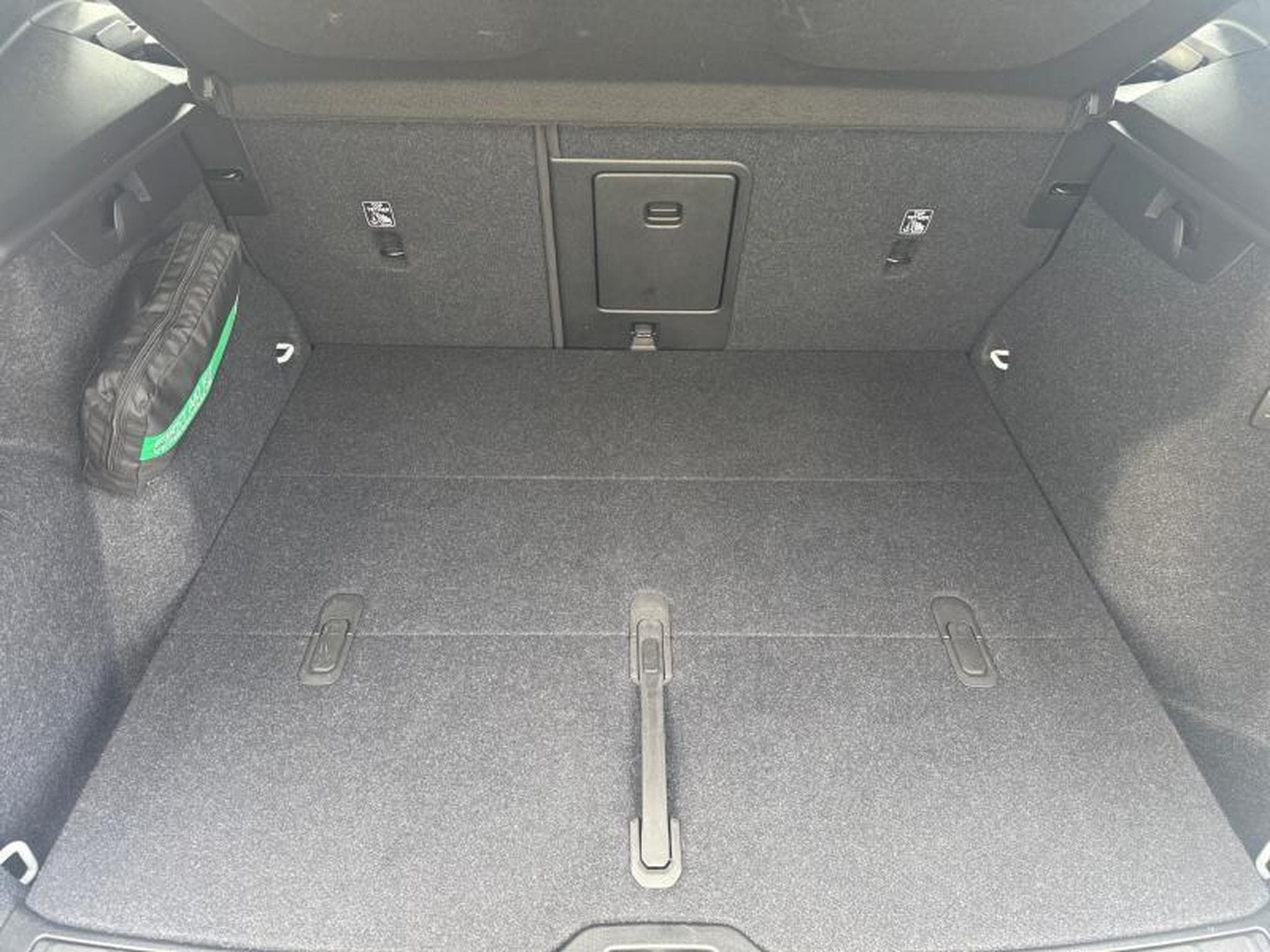 Volvo XC40 B3 Plus Dark / Essence (2025) - Photo 19