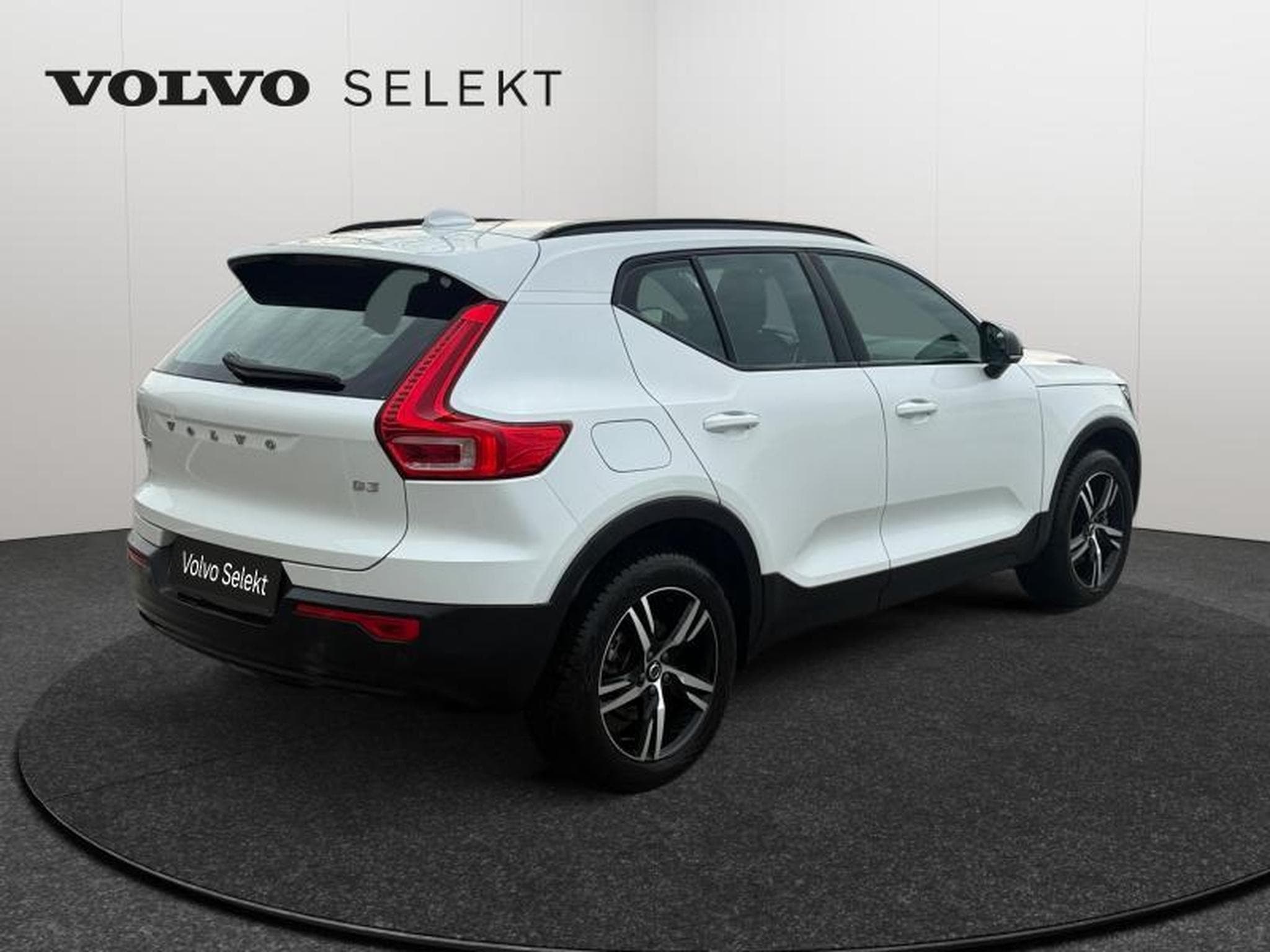 Volvo XC40 B3 Plus Dark / Essence (2025) - Photo 2