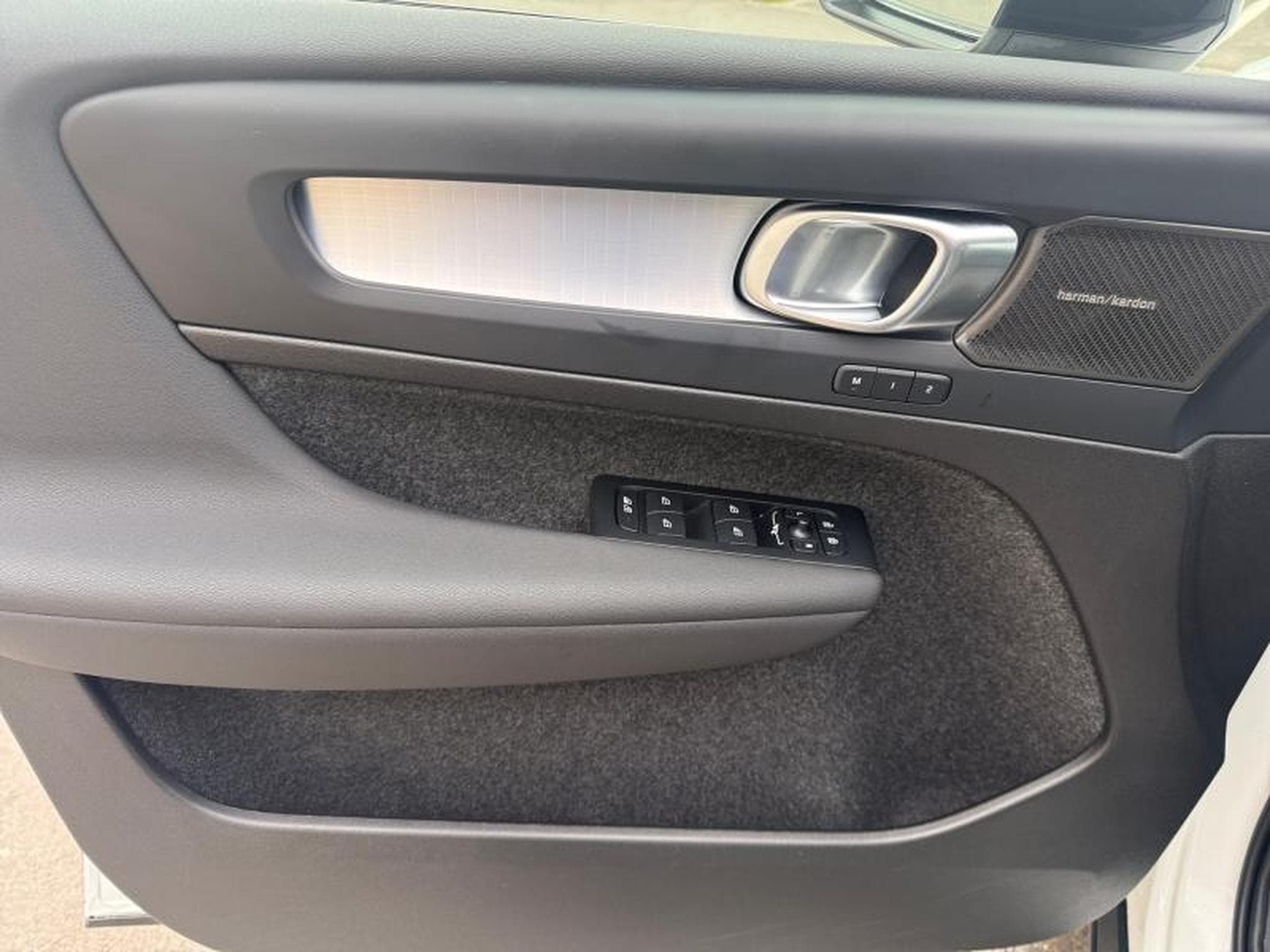 Volvo XC40 B3 Plus Dark / Essence (2025) - Photo 20