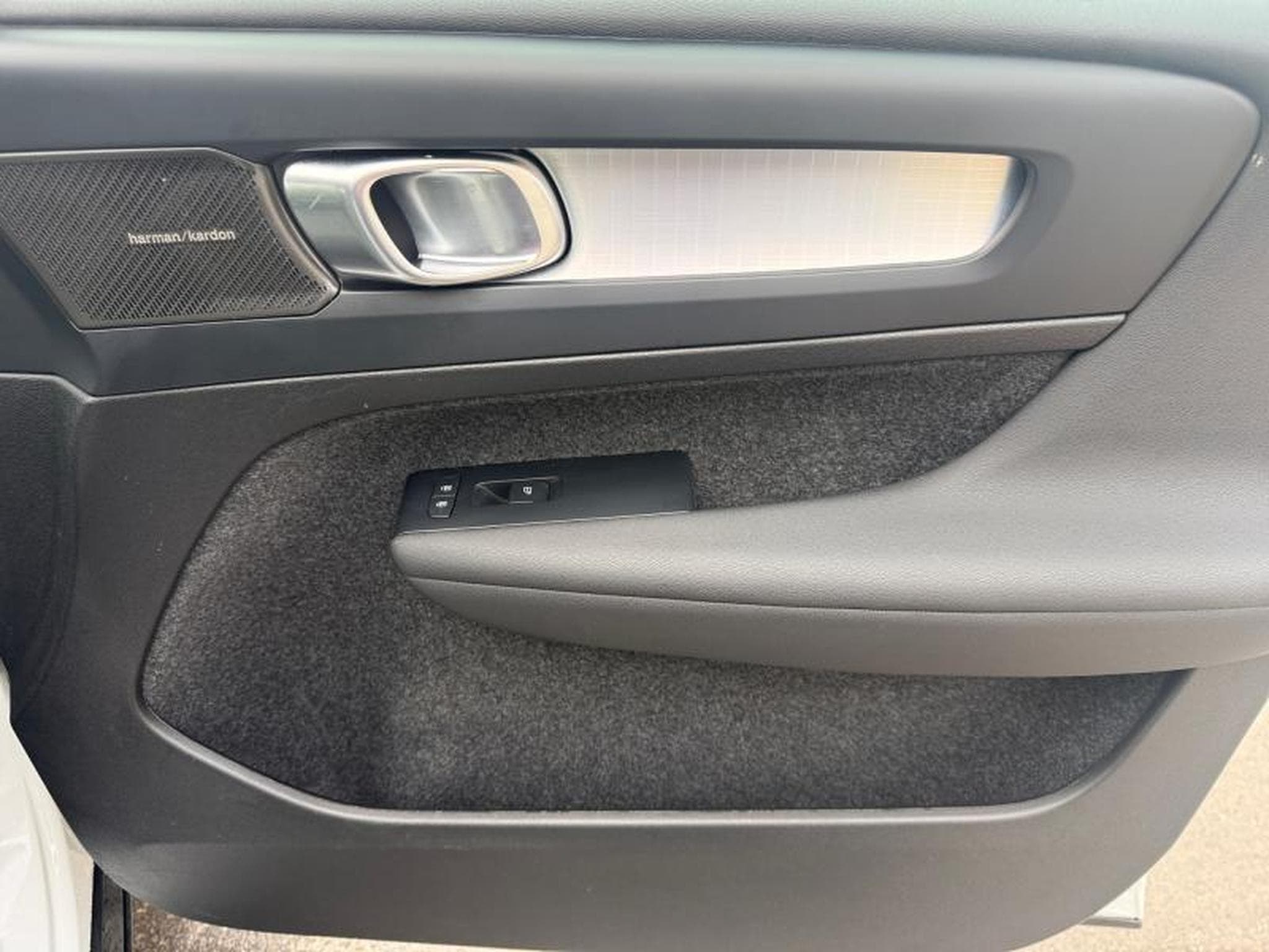 Volvo XC40 B3 Plus Dark / Essence (2025) - Photo 21