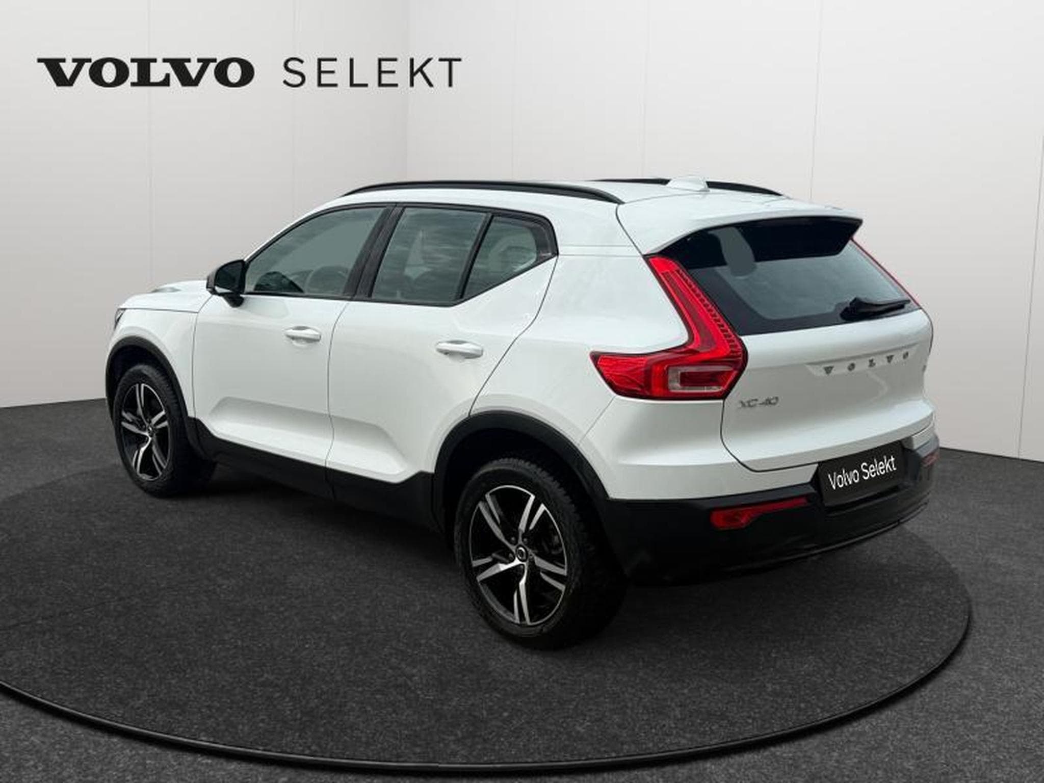Volvo XC40 B3 Plus Dark / Essence (2025) - Photo 5