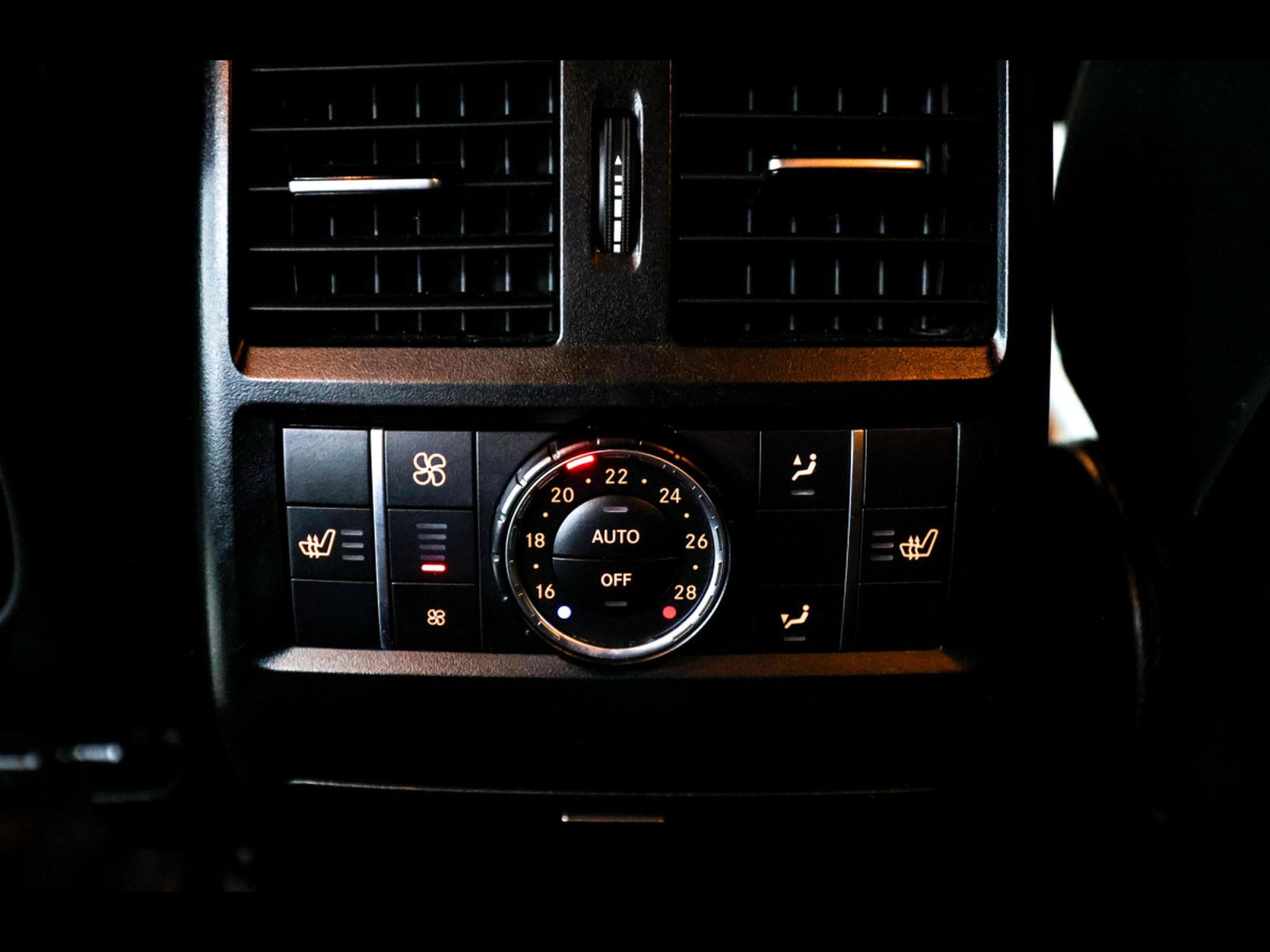 Mercedes GLS 63 AMG V8 5.5 4MATIC 7 PLACES - DIAMOND WHITE METALLIC DESIGNO (2018) - Photo 17