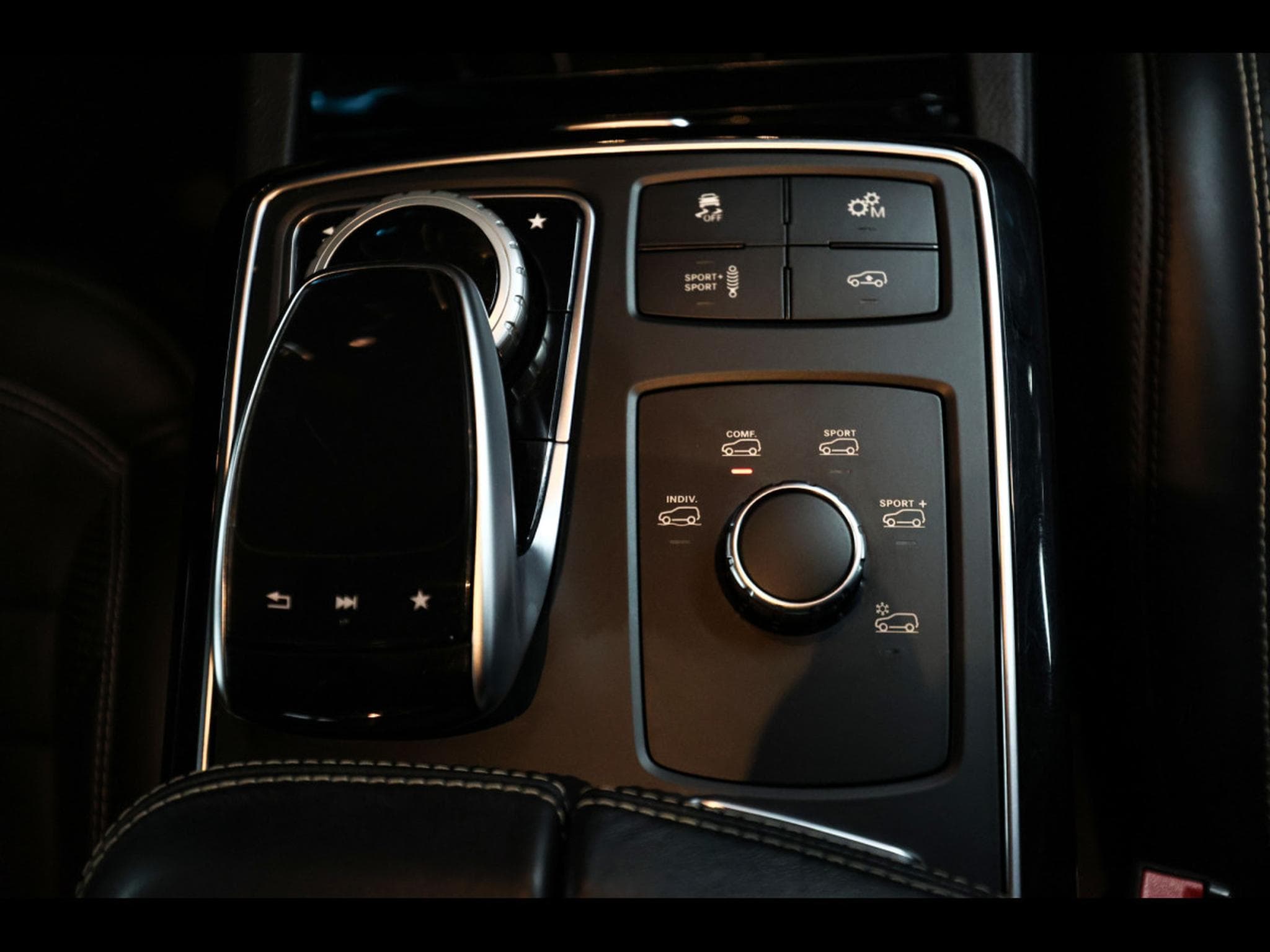 Mercedes GLS 63 AMG V8 5.5 4MATIC 7 PLACES - DIAMOND WHITE METALLIC DESIGNO (2018) - Photo 18