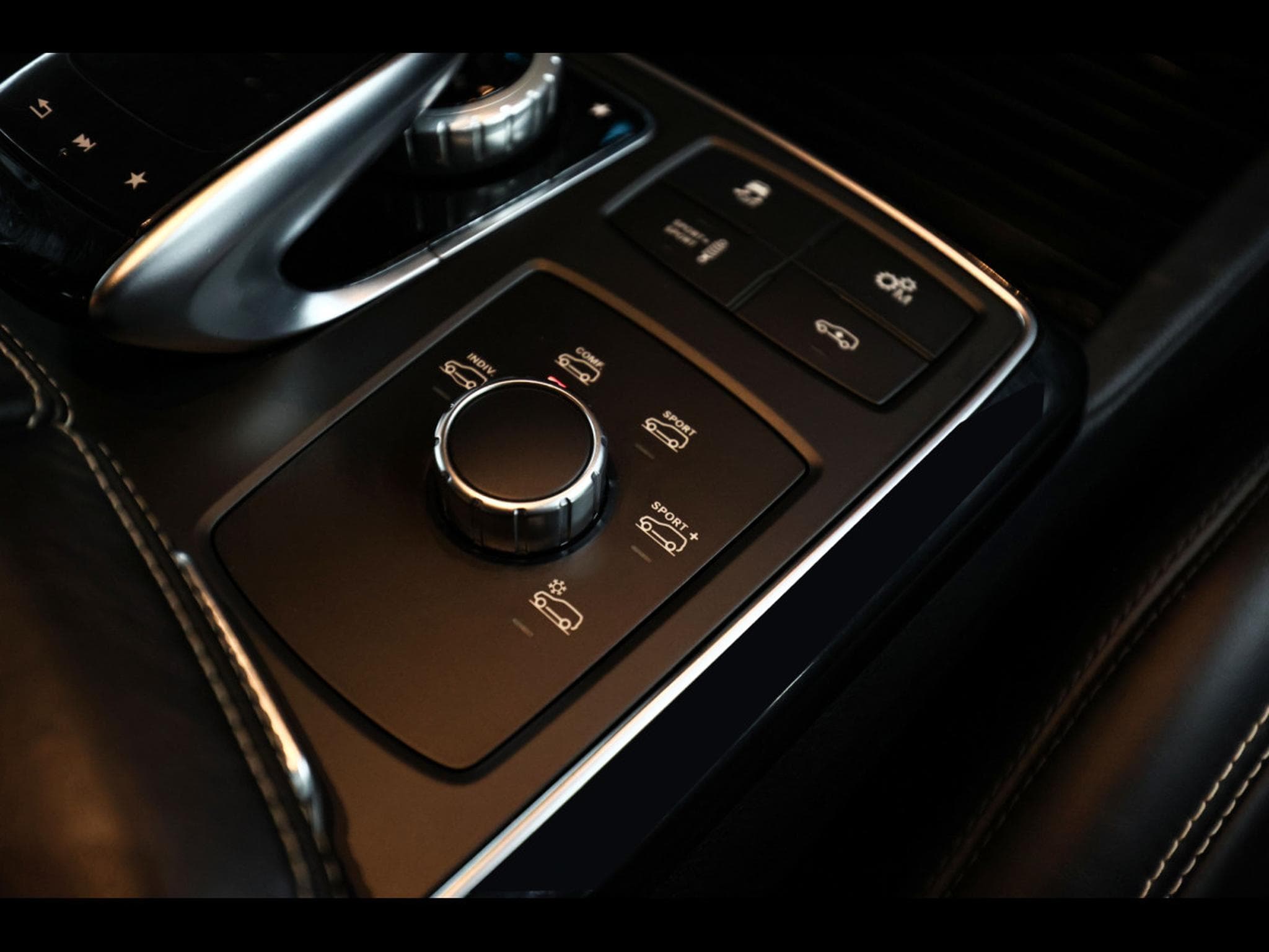 Mercedes GLS 63 AMG V8 5.5 4MATIC 7 PLACES - DIAMOND WHITE METALLIC DESIGNO (2018) - Photo 19