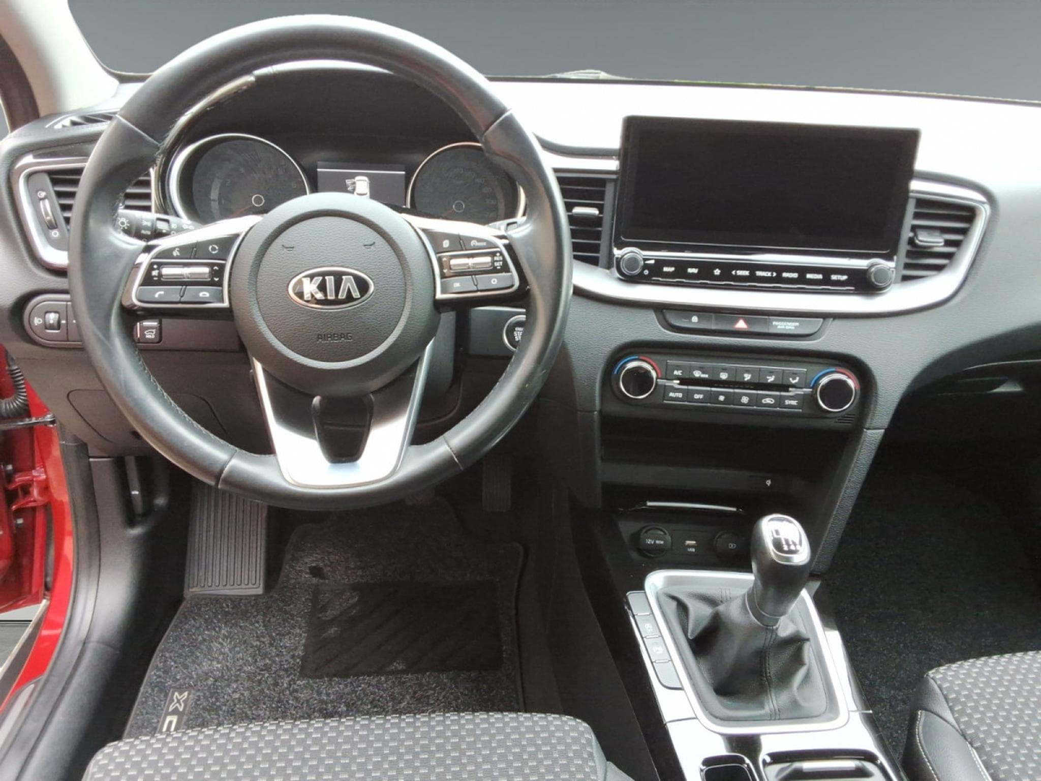 Kia XCeed More (UVO) 1.4 T ISG (2020) - Photo 10